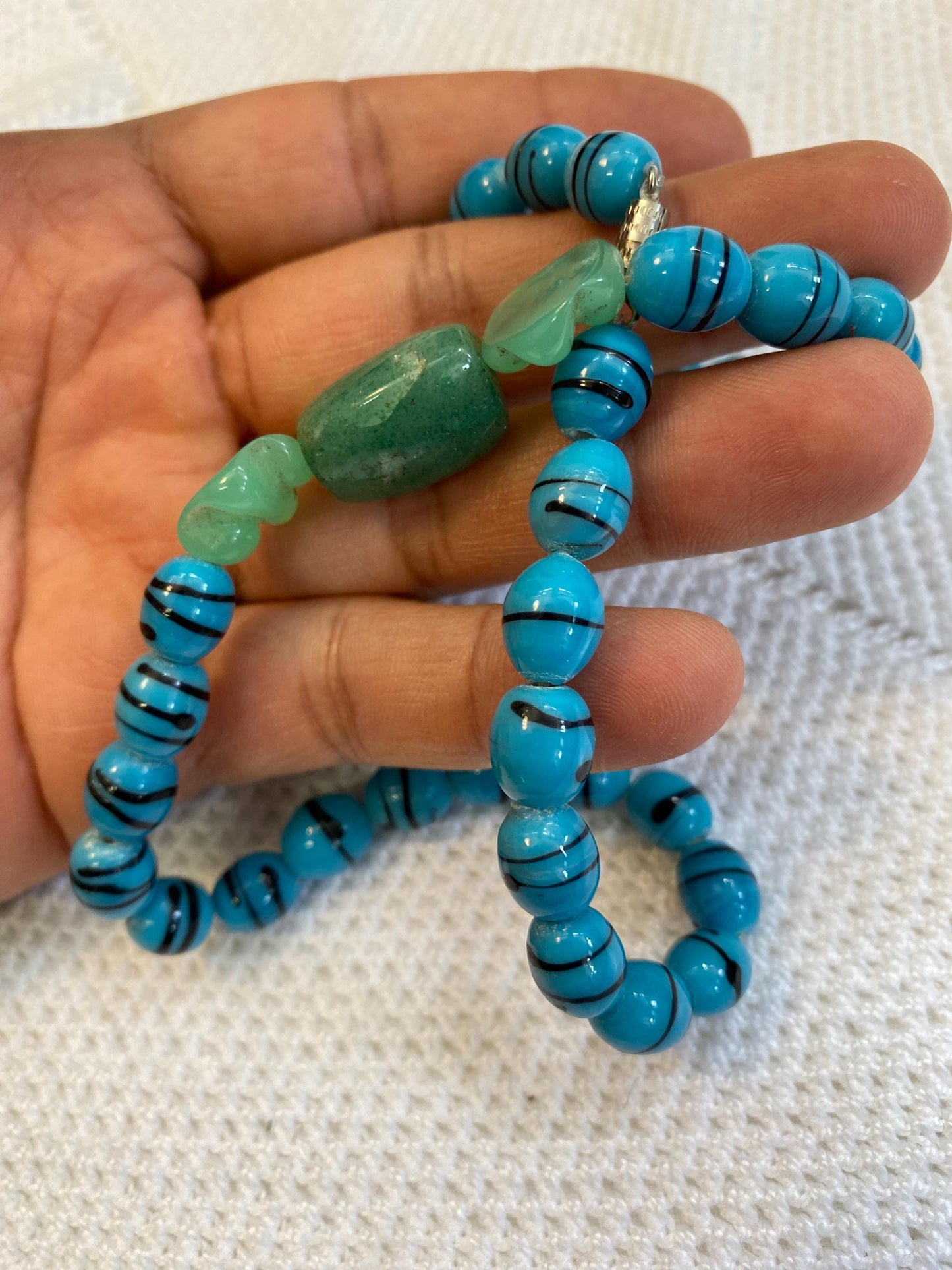 Collana in pietre minerali blu turchese, perline naturali, diametro 15 cm, gioiello artigianale