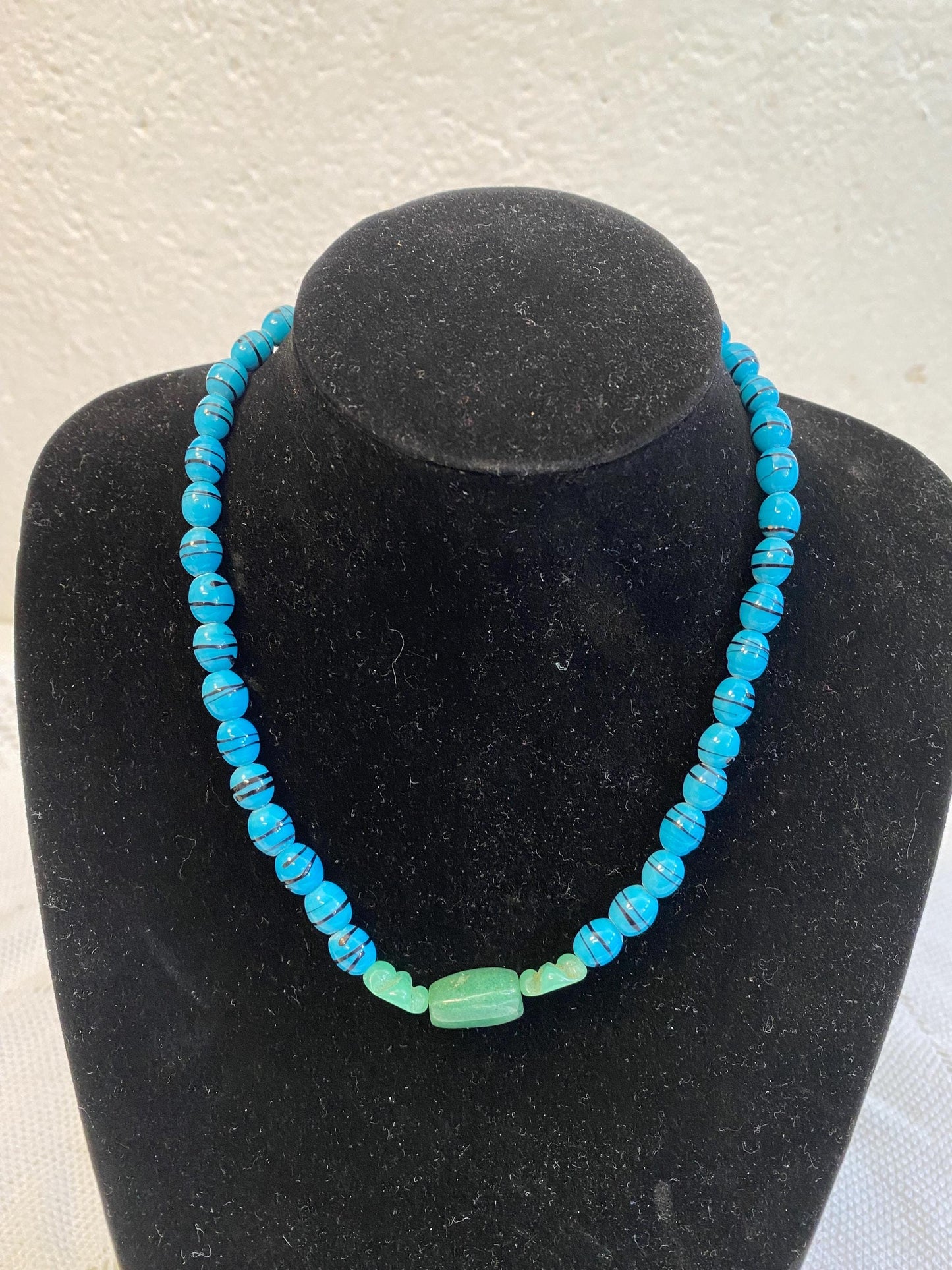 Collana in pietre minerali blu turchese, perline naturali, diametro 15 cm, gioiello artigianale