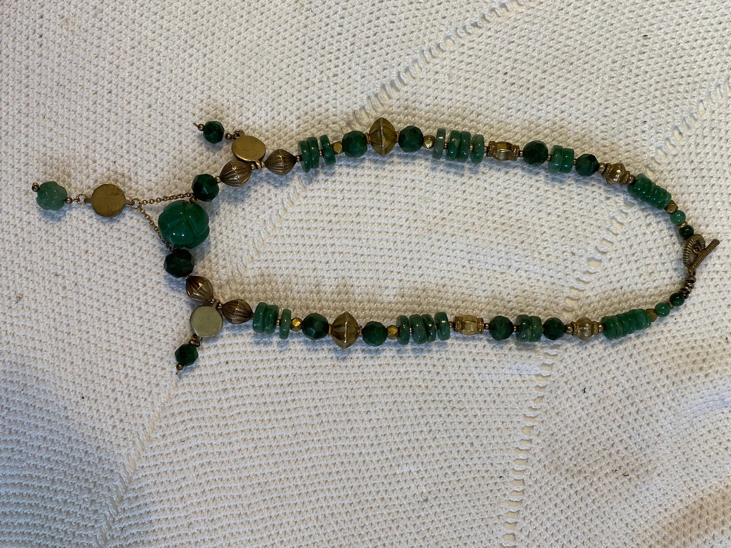 Collana etnica boho verde avorio 23 cm in vetro e ottone gioiello artigianale vintage anni 90 gipsy bohemian con ciondoli unici tribale boho
