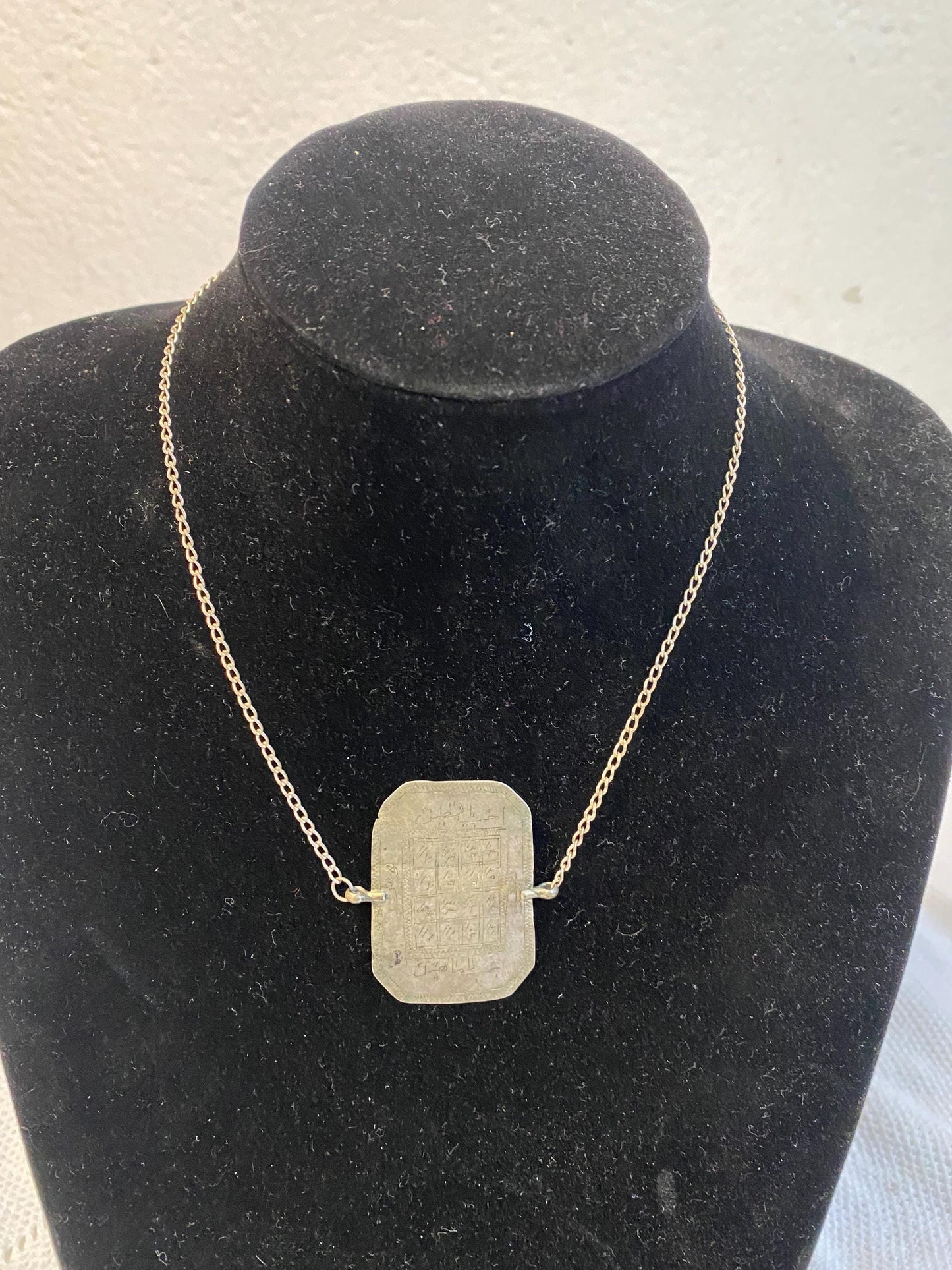 Collana vintage in argento 925 con pendente rettangolare martellato anni 70