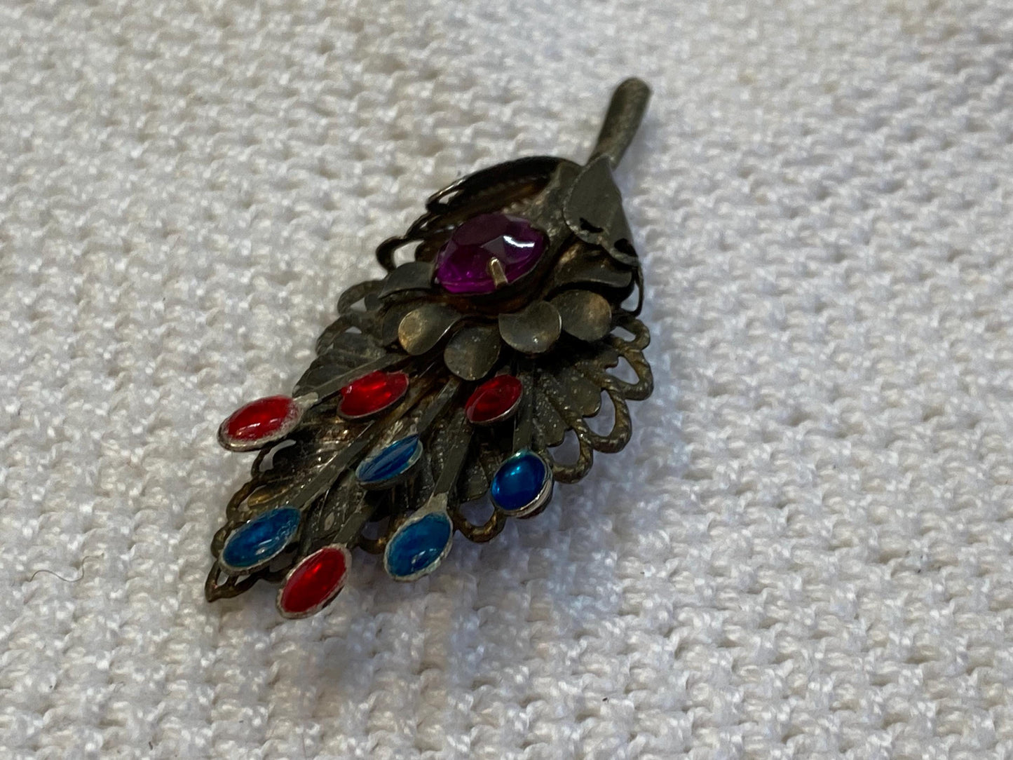 Spilla bouquet anni 50 in argento traforato con cabochon vetro rossi-blu,design Mid-Century da 6 cm gioiello vintage raro e collezionabile