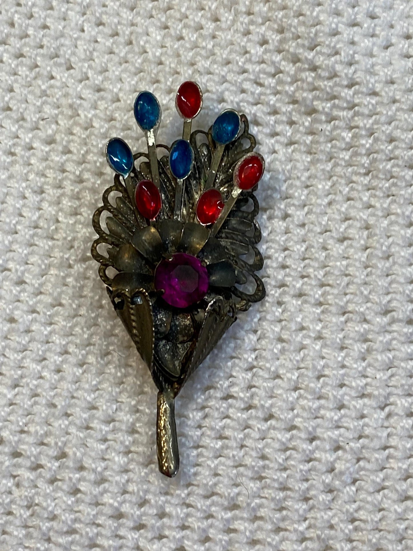 Spilla bouquet anni 50 in argento traforato con cabochon vetro rossi-blu,design Mid-Century da 6 cm gioiello vintage raro e collezionabile