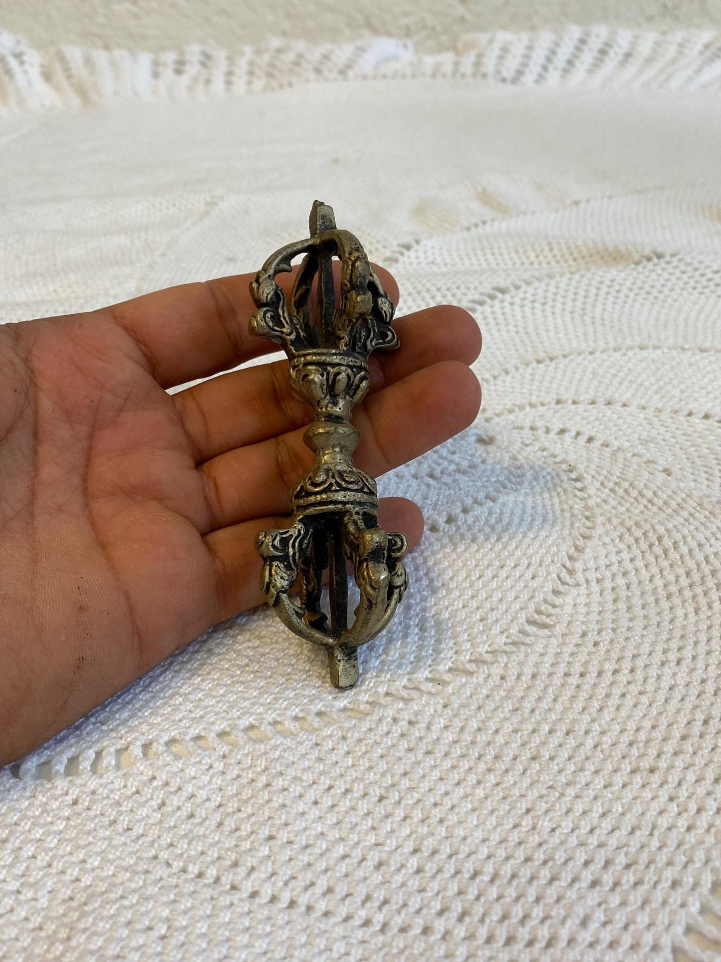 Vajra Dorje tibetano vintage placcato argento 11 × 3,5 cm strumento rituale buddhista per meditazione e altare, raro pezzo da collezione