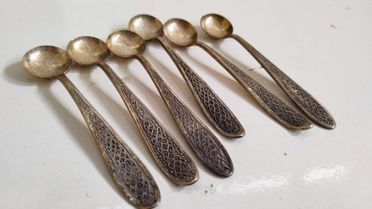 Cucchiai Placcati in Argento: Raffinatezza in Miniatura per la Tua Tavola