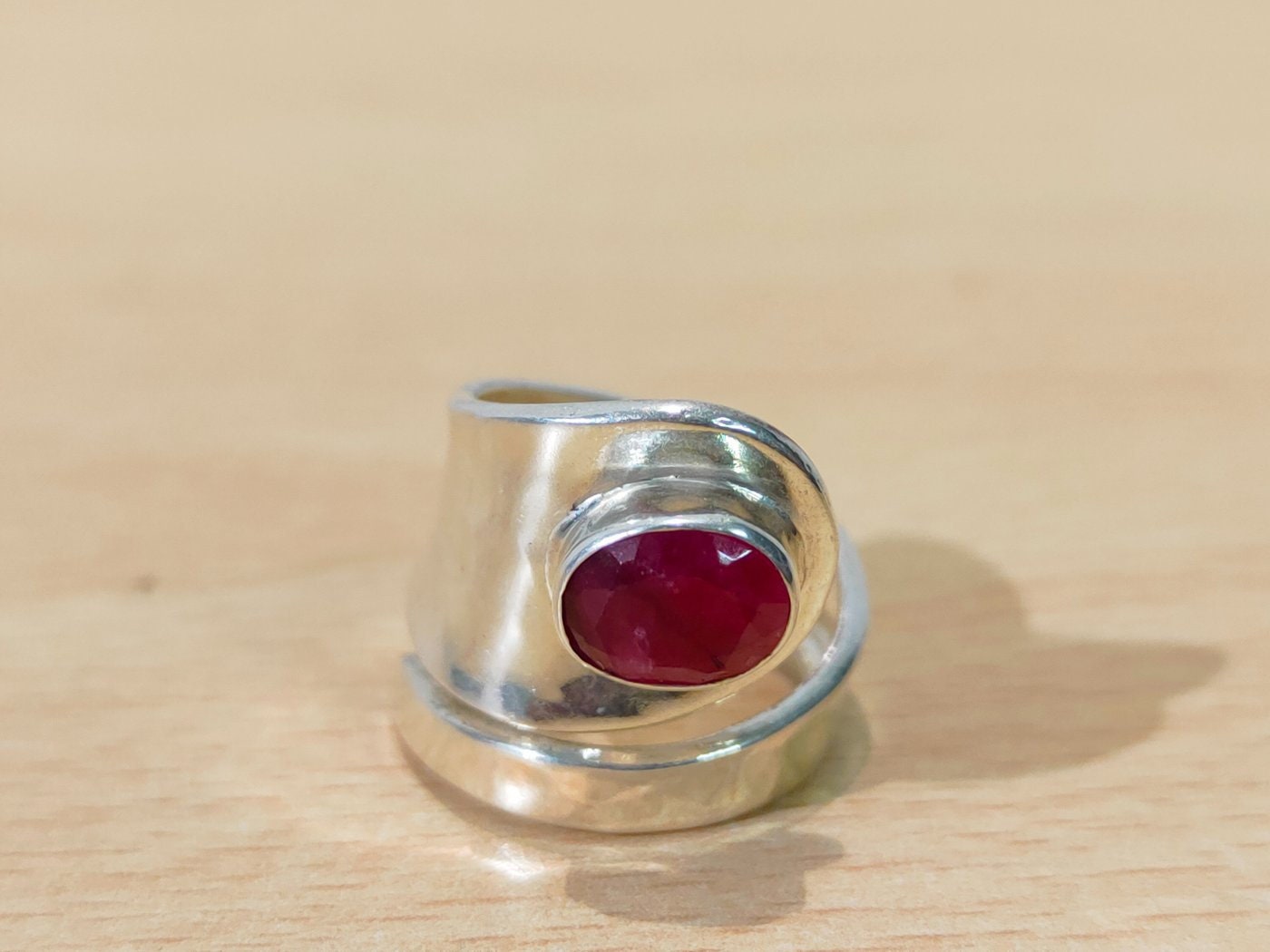 Anello in Argento 925 con Pietra Sintetica Rossa - Taglia Regolabile