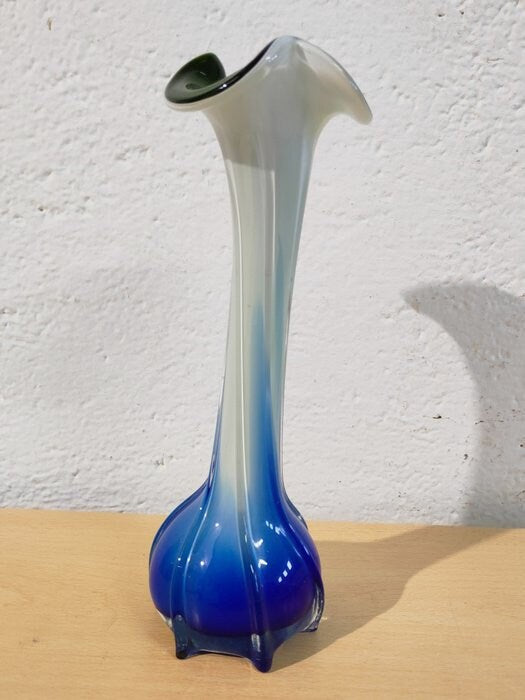 Vaso per Fiori in Vetro - Tre Colorazioni Disponibili: Verde, Blu e Bianco