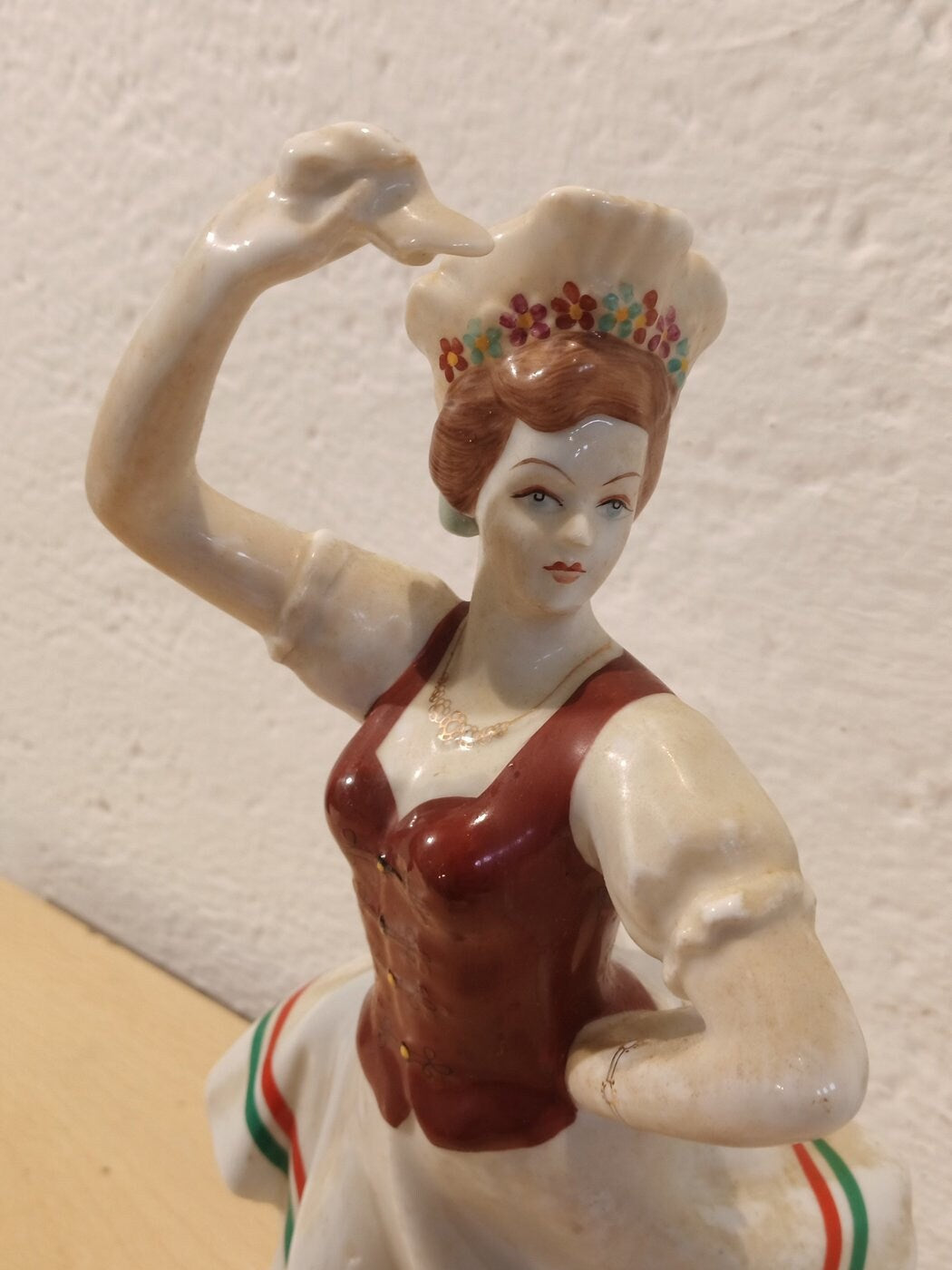 Statuetta Popolare in Porcellana Dipinta a Mano - Hollohaza Ungheria, 1831