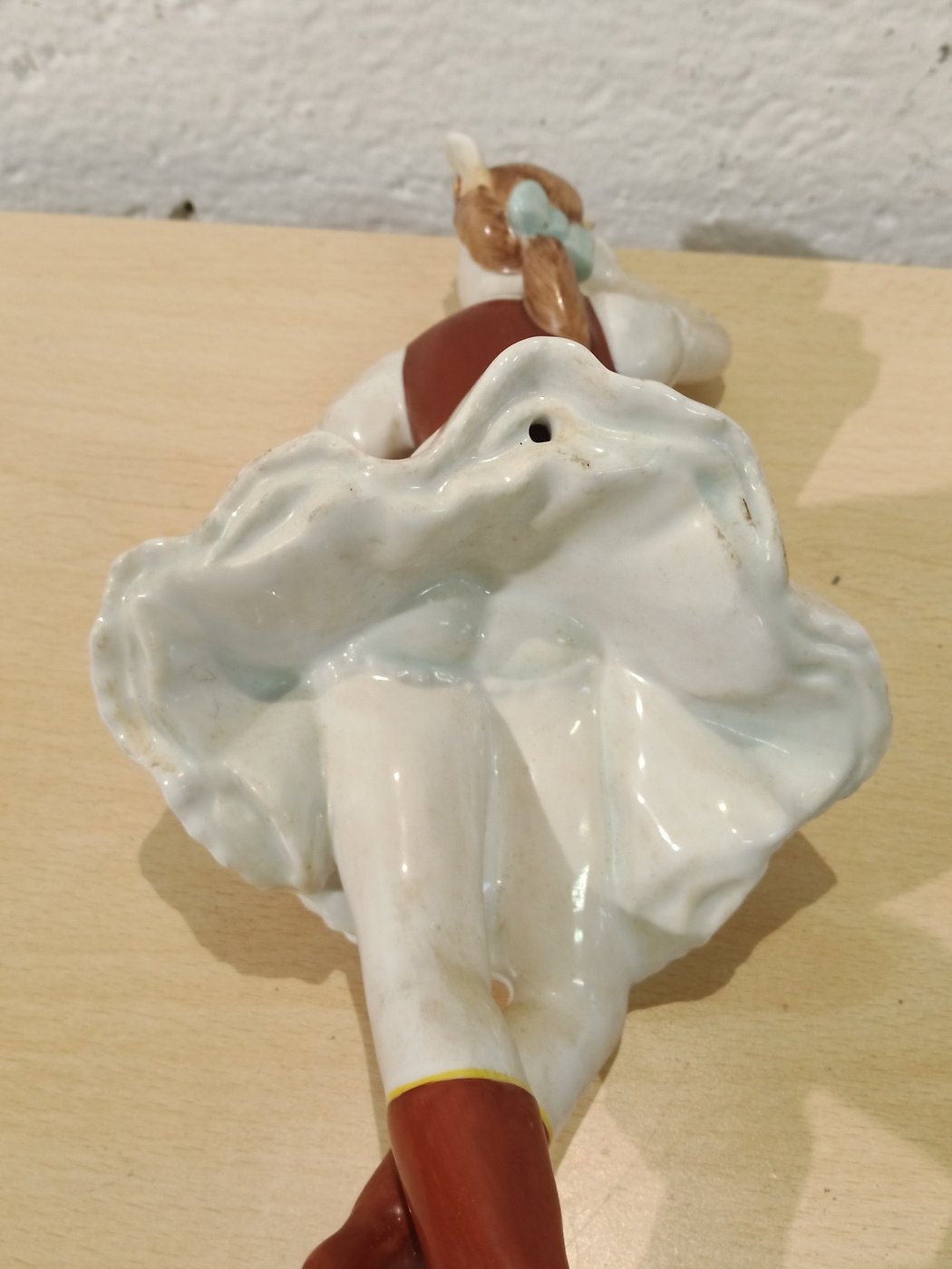 Statuetta Popolare in Porcellana Dipinta a Mano - Hollohaza Ungheria, 1831
