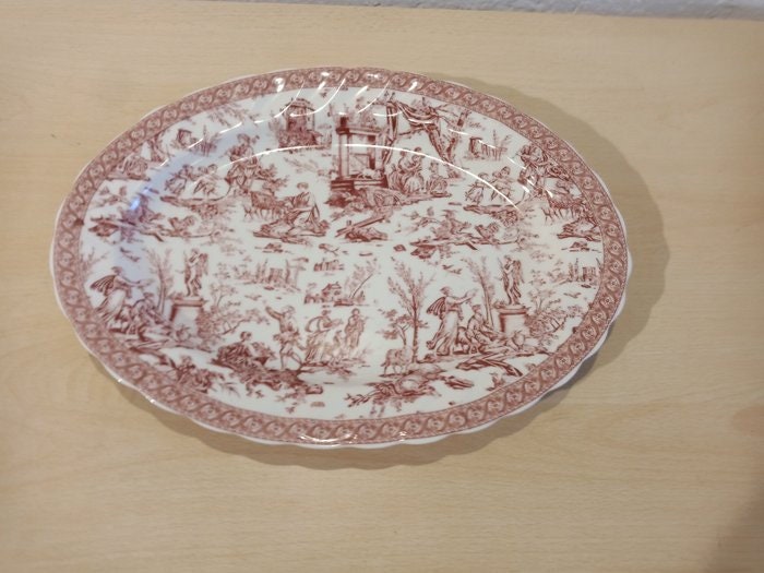 Piatto Ovale in Fine Porcellana Rosa - Eleganza e Stile per la Tua Tavola 26x35 cm
