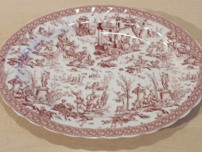 Piatto Ovale in Fine Porcellana Rosa - Eleganza e Stile per la Tua Tavola 26x35 cm