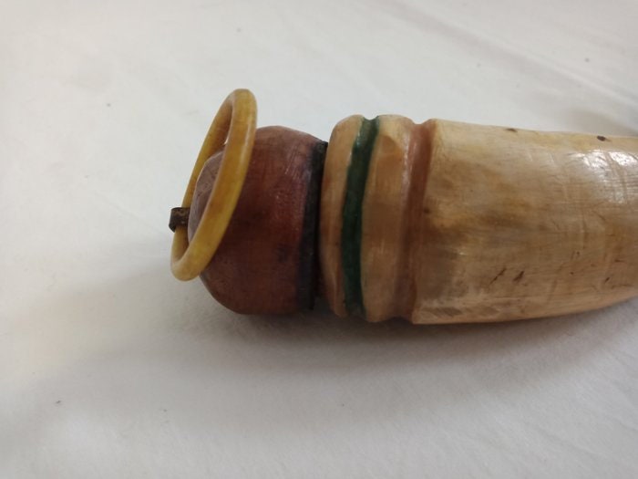 Corno Decorativo con Tappo in Legno - Un Pezzo unico per l'Arredamento