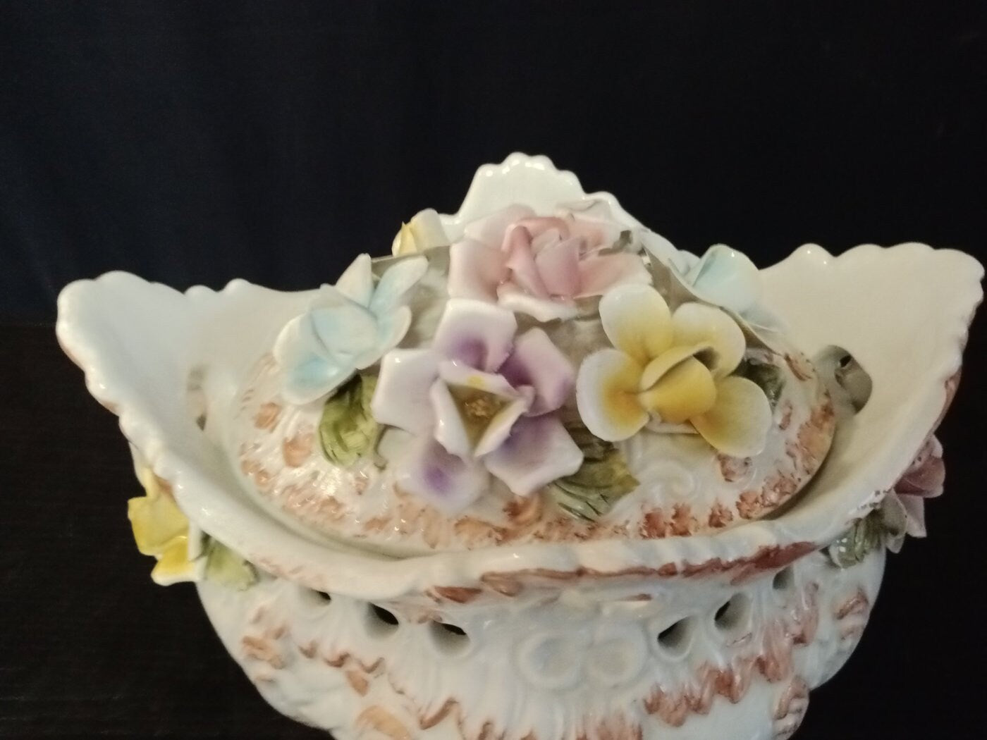 Centrotavola in ceramica firmato Bassano