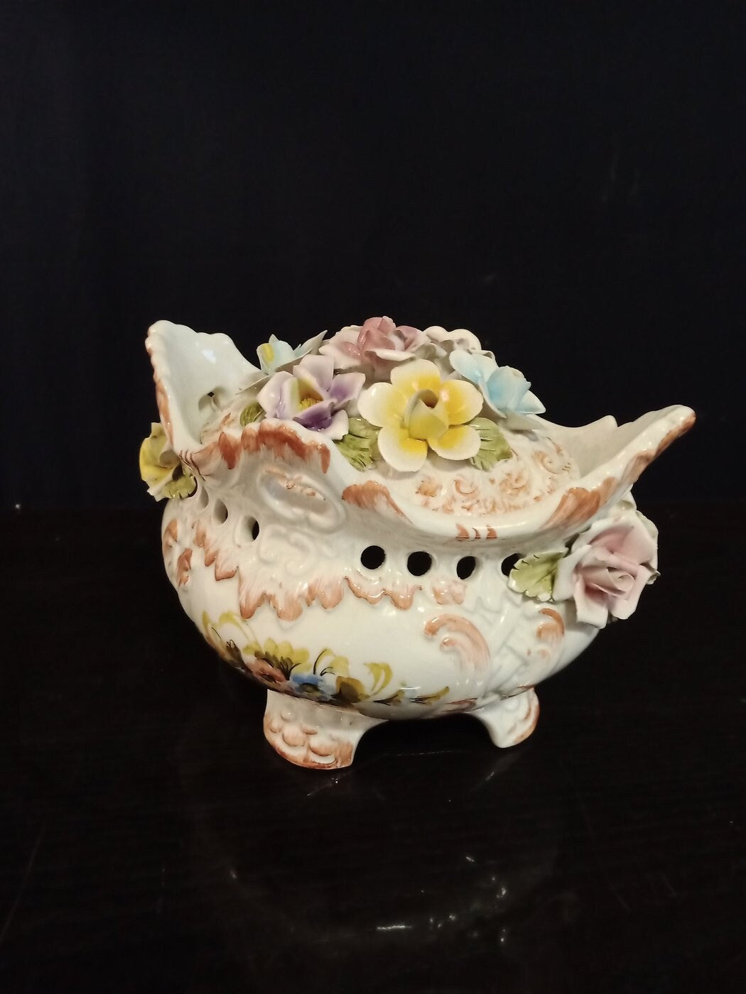 Centrotavola in ceramica firmato Bassano