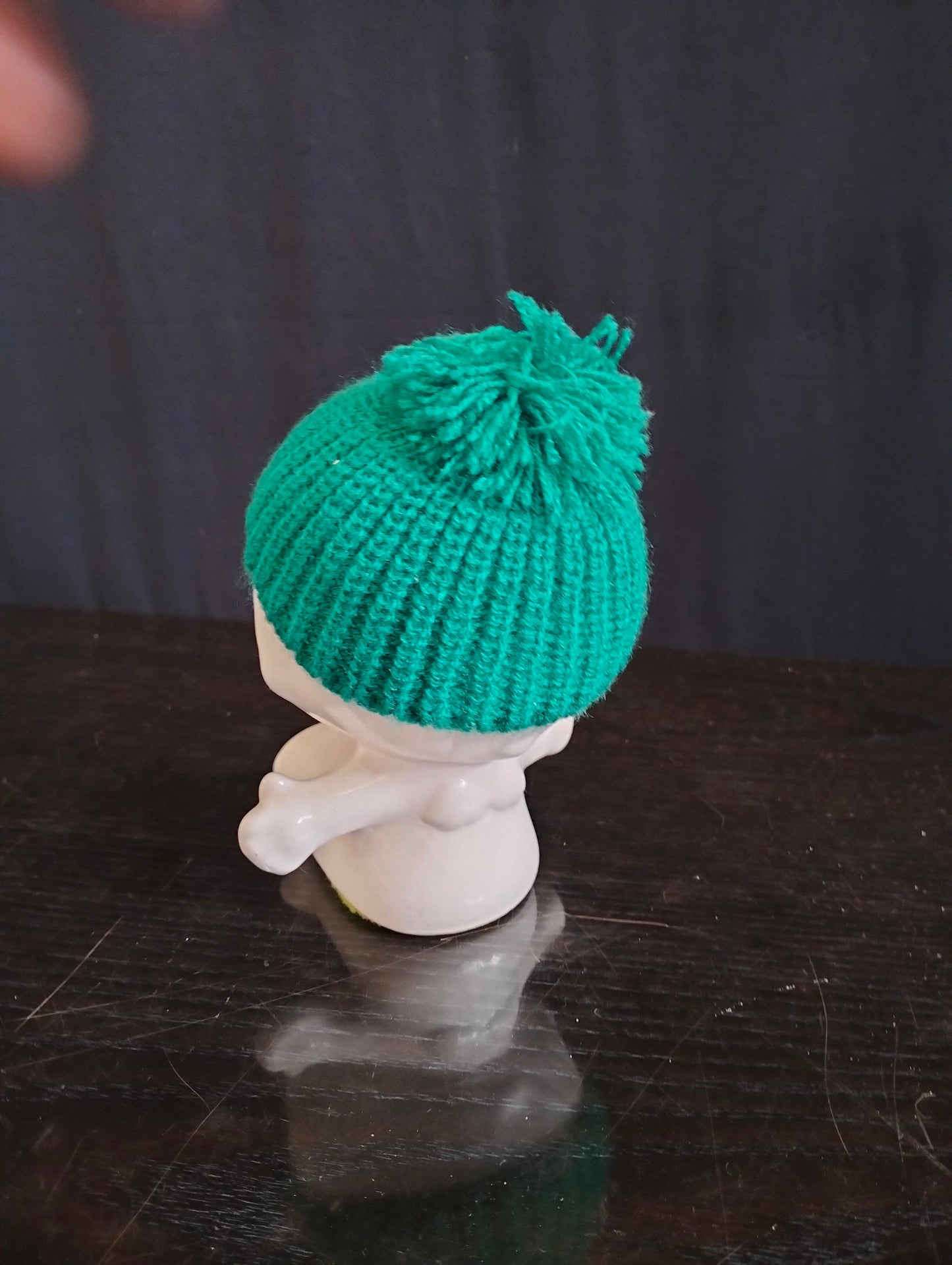 Statuina Vintage di un Bambino con Cappello e Guance Rosa