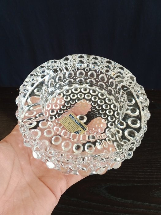 posacenere con boccioli di cristallo Op Art