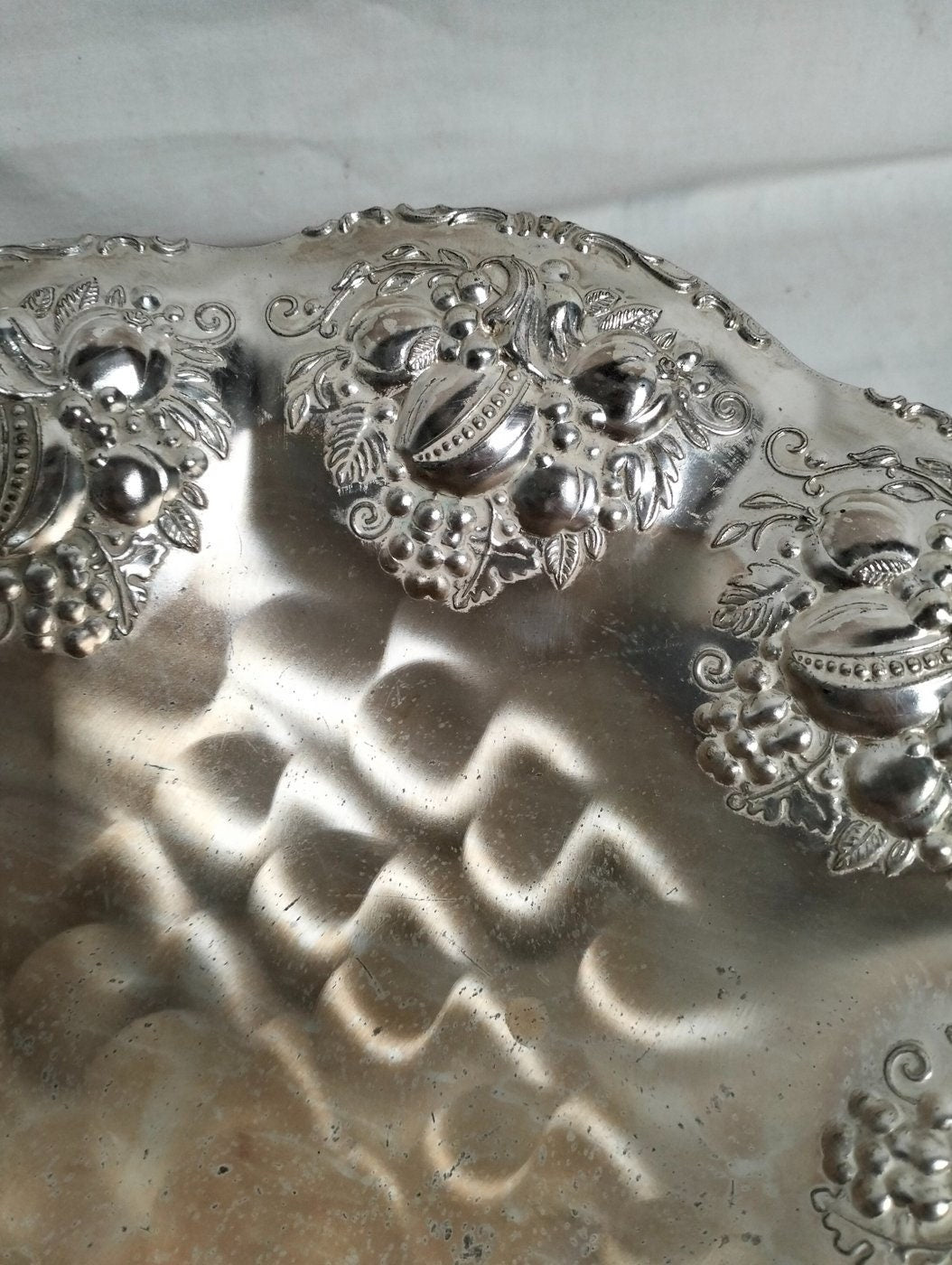 Centro Tavola Alzatina in Silver Plated - Eleganza Fruttata per la Tua Tavola