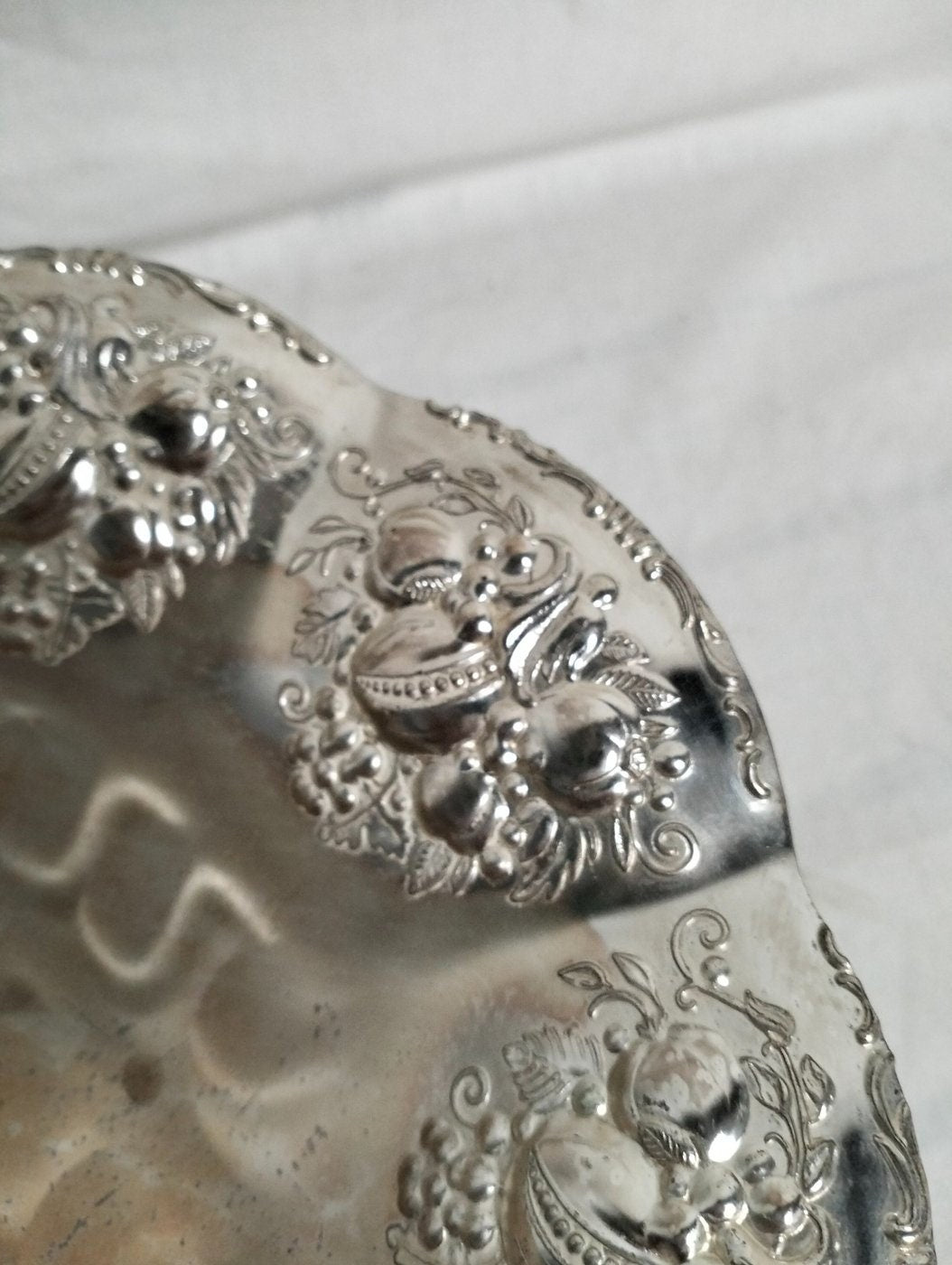 Centro Tavola Alzatina in Silver Plated - Eleganza Fruttata per la Tua Tavola
