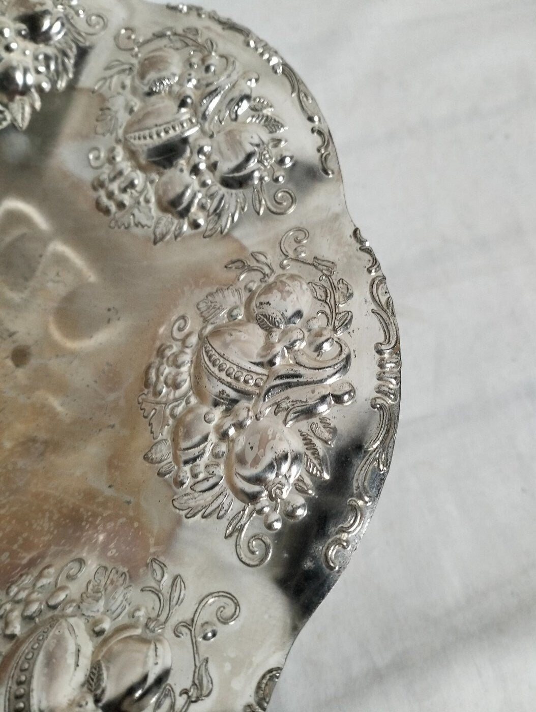 Centro Tavola Alzatina in Silver Plated - Eleganza Fruttata per la Tua Tavola