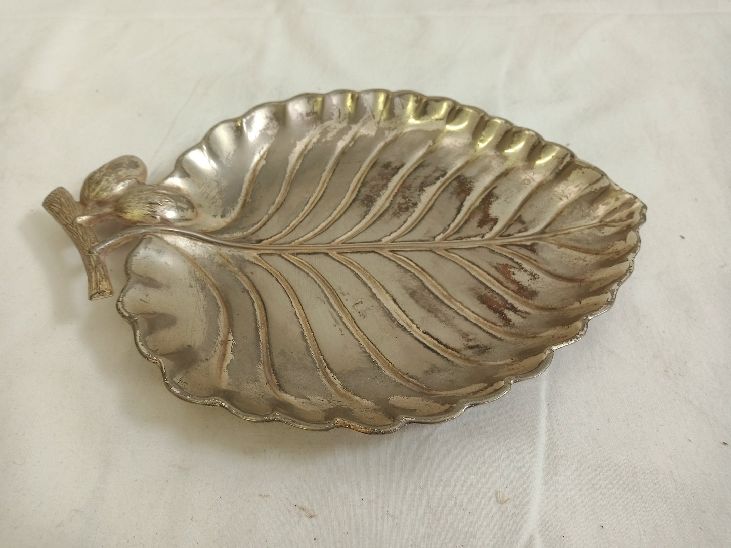 vintage tray in silver forma di foglia