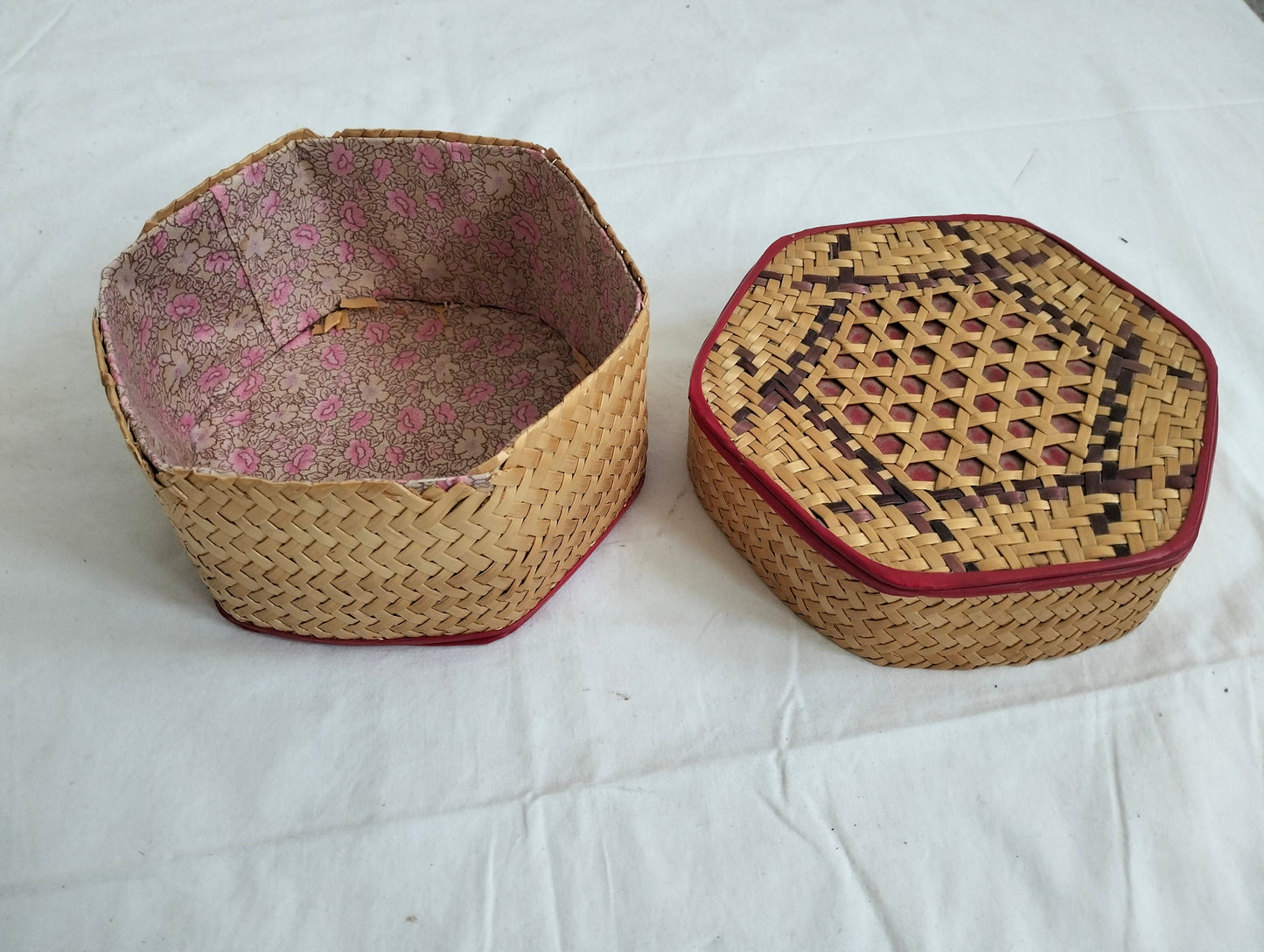 Scatola realizzata in rattan intrecciata