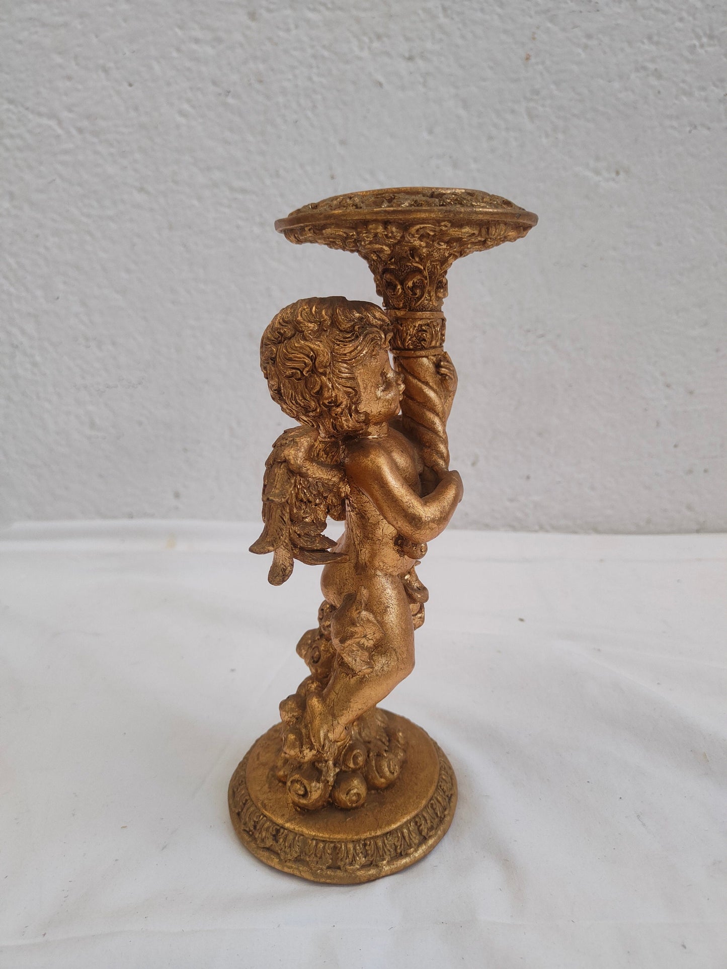 Portacandele rialzina putto dorato in legno e gesso
