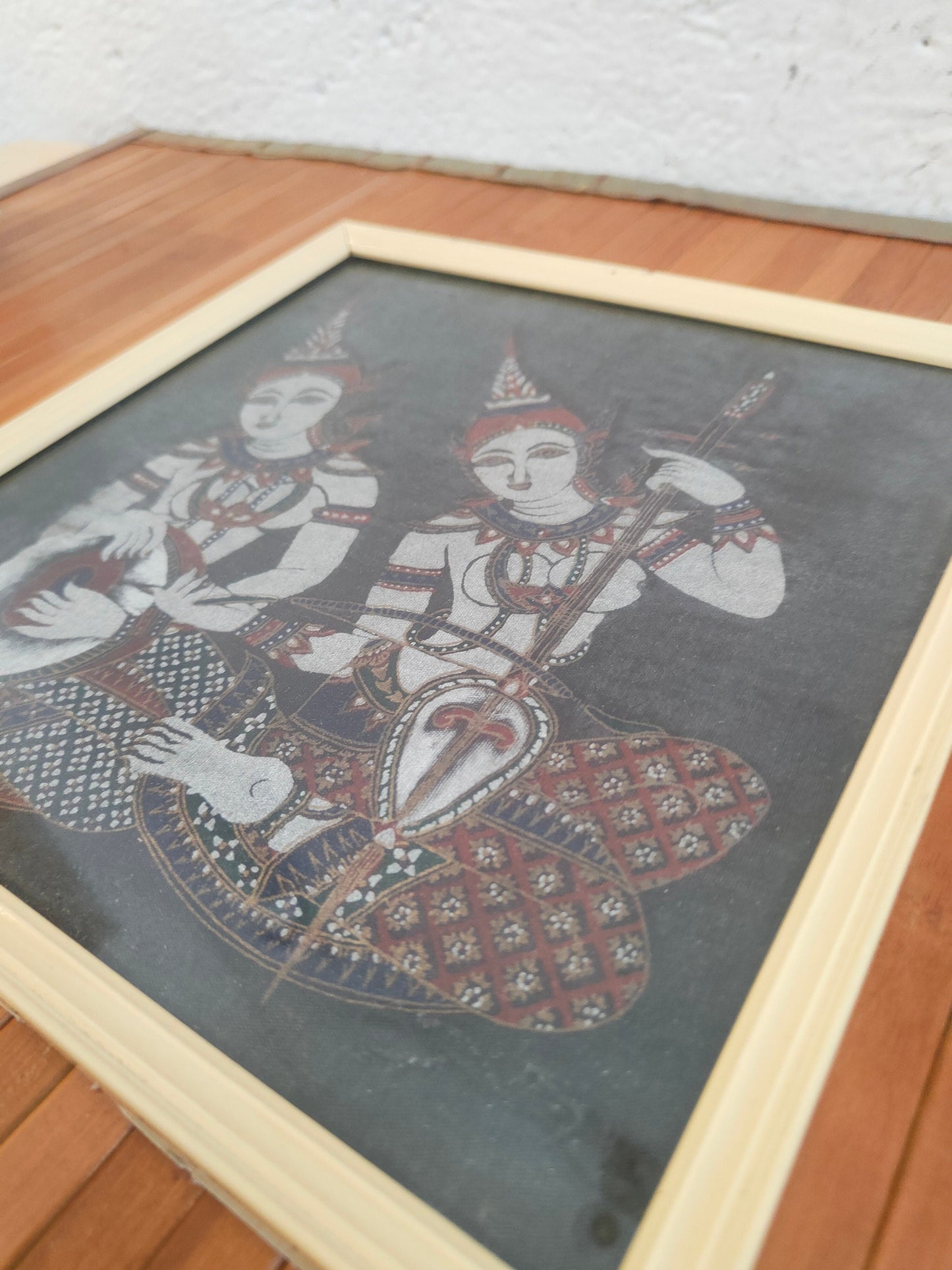 quadro stampo  su tessuto raffigurante due musiciste tailandesi