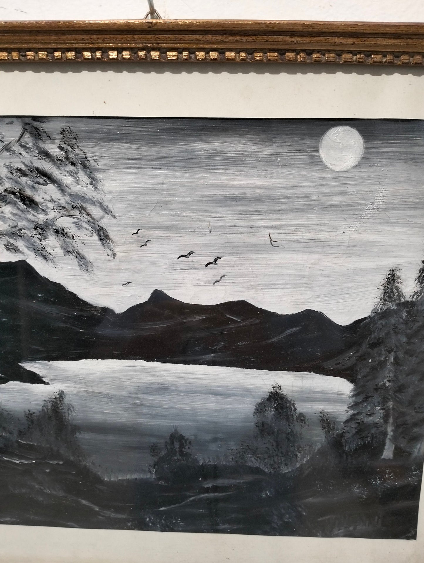 Quadro a olio montagne e colline con lago dipinti di nero