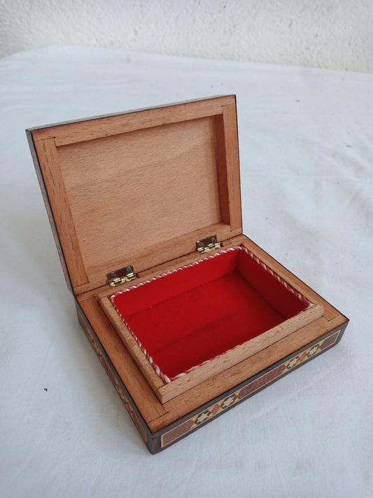 Scatola in legno siriana con intarsi