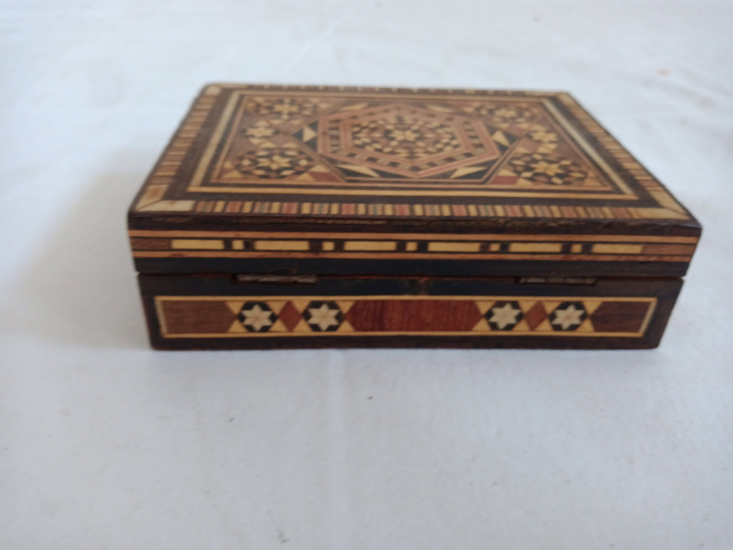 Scatola in legno siriana con intarsi