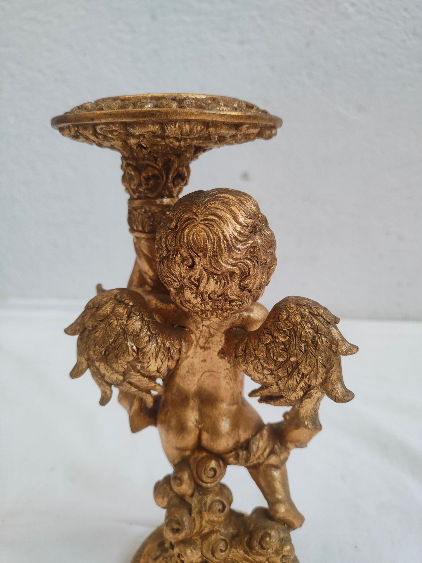 Portacandele rialzina putto dorato in legno e gesso