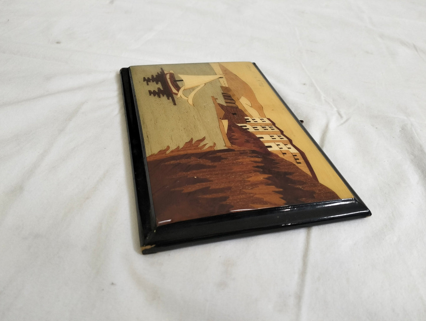 Quadro su legno intarsiato Vista Sorrento con mare e scogli | Decorazione artigianale italiana,regalo made in Italy , arte costiera italiana