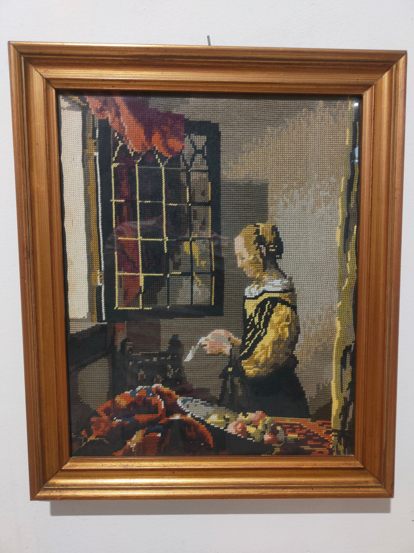 Quadro Ricamato Raffigurante una Donna - Arte e Eleganza