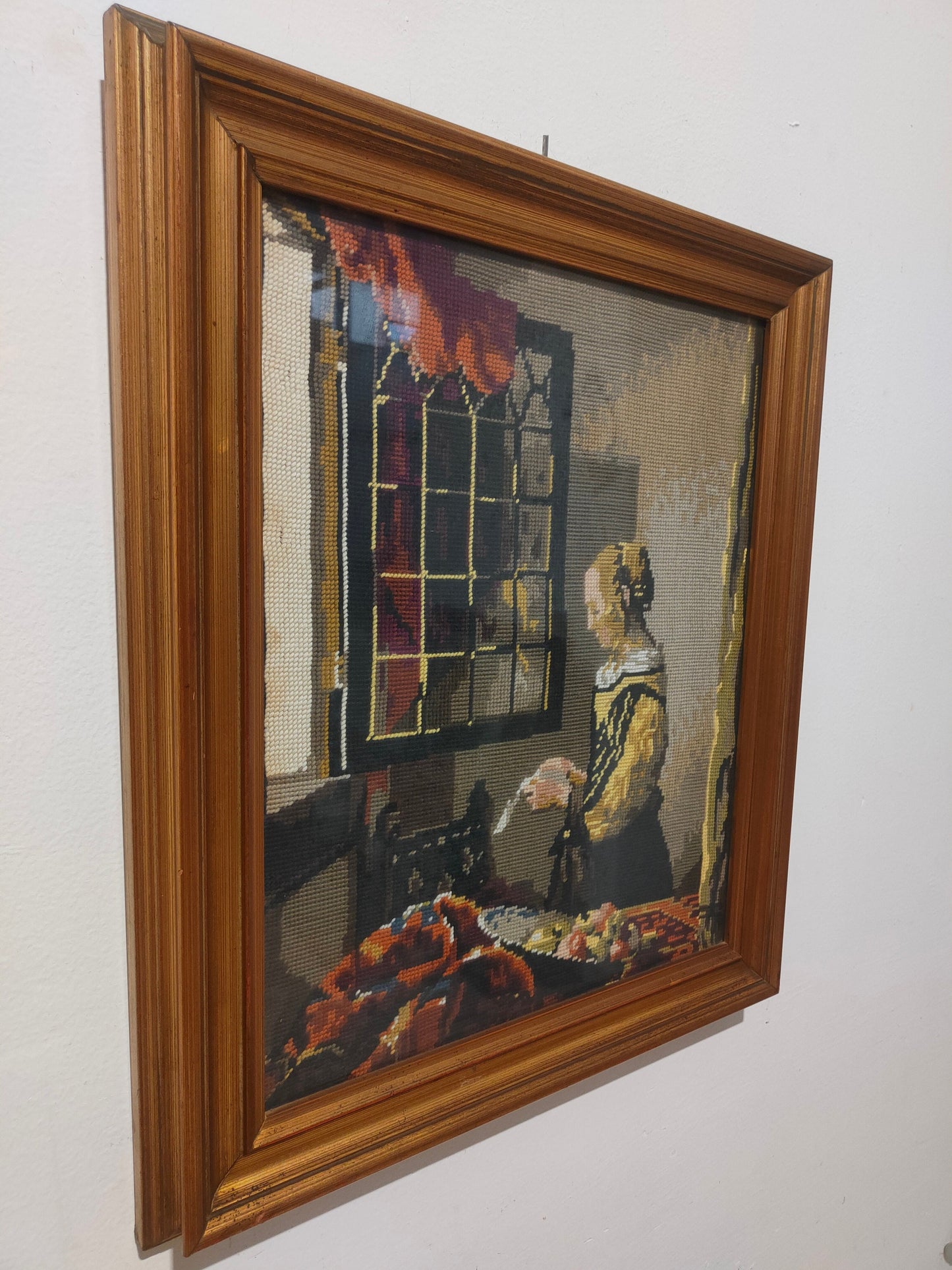 Quadro Ricamato Raffigurante una Donna - Arte e Eleganza