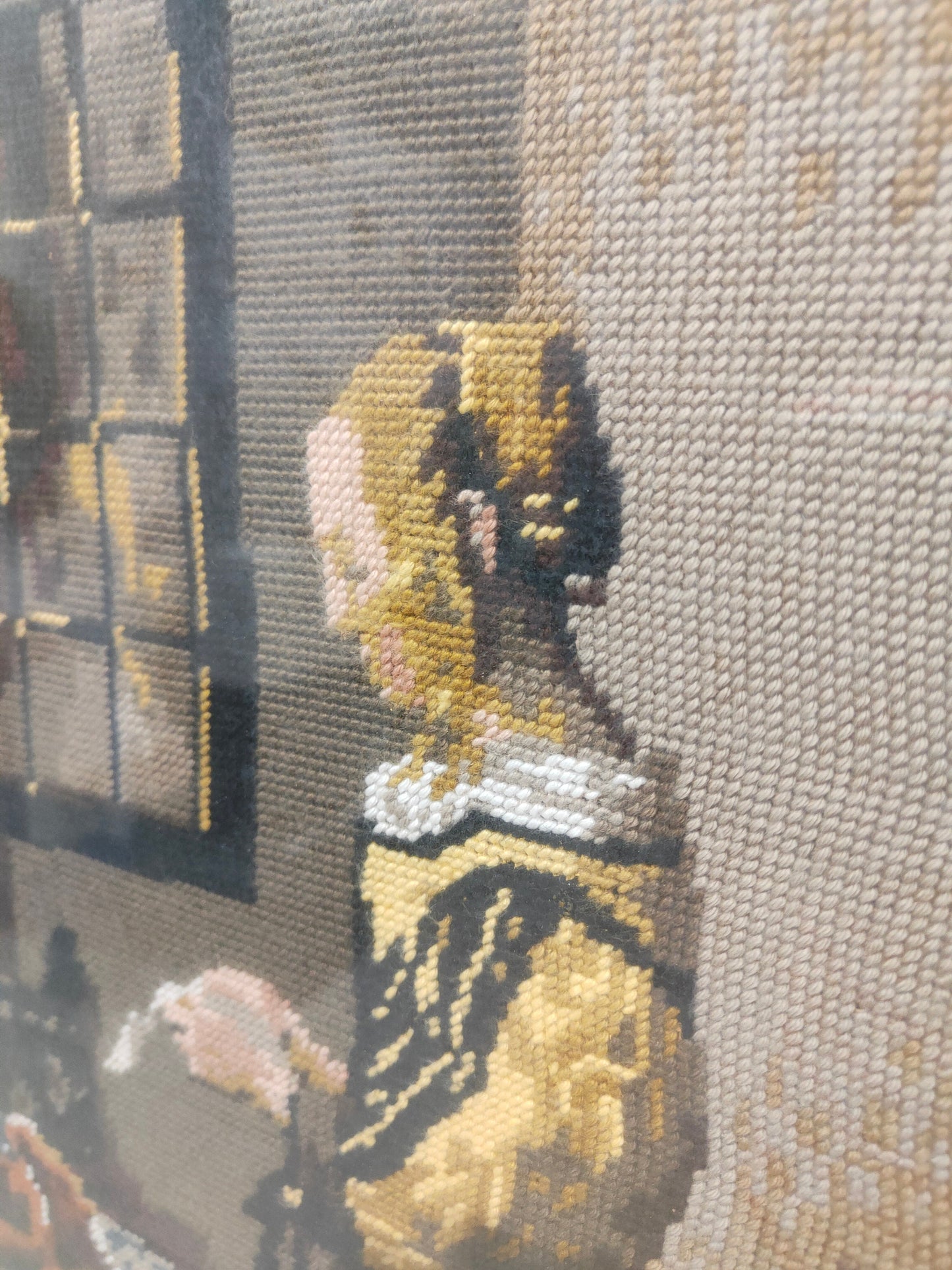 Quadro Ricamato Raffigurante una Donna - Arte e Eleganza