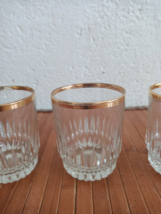 Set di Sei Bicchieri per Liquore con Elegante Bordo Dorato - Stile e Raffinatezza