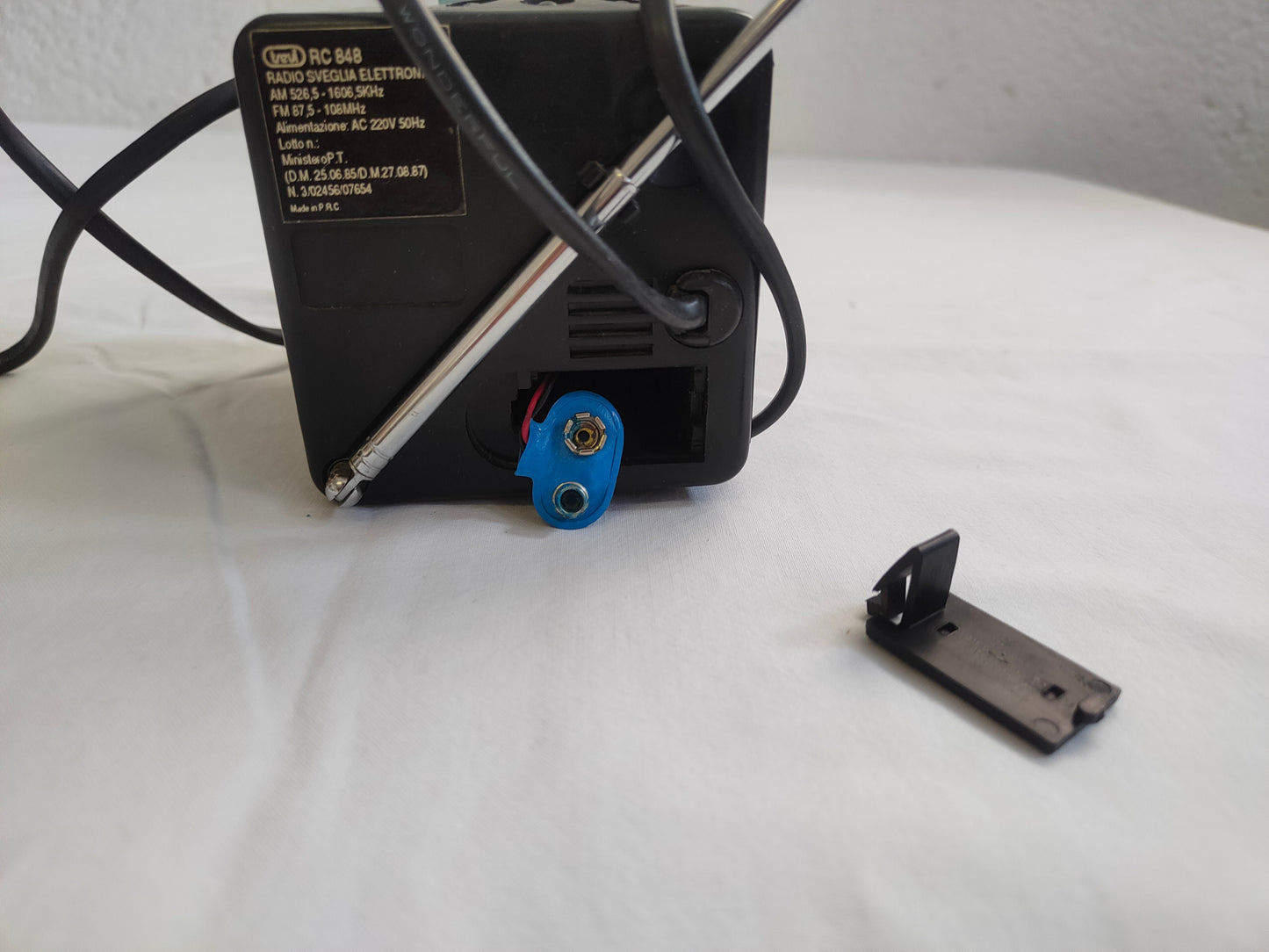 3B Cube Radio RC 848: Sveglia Radiofonica Elettronica con Stile Unico