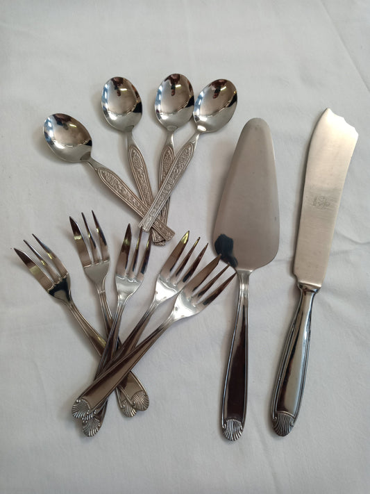 Dessert Cutlery Set - 5 Forks, 4 Spoons, Spatula, and Cake Knife in Vintage Steel