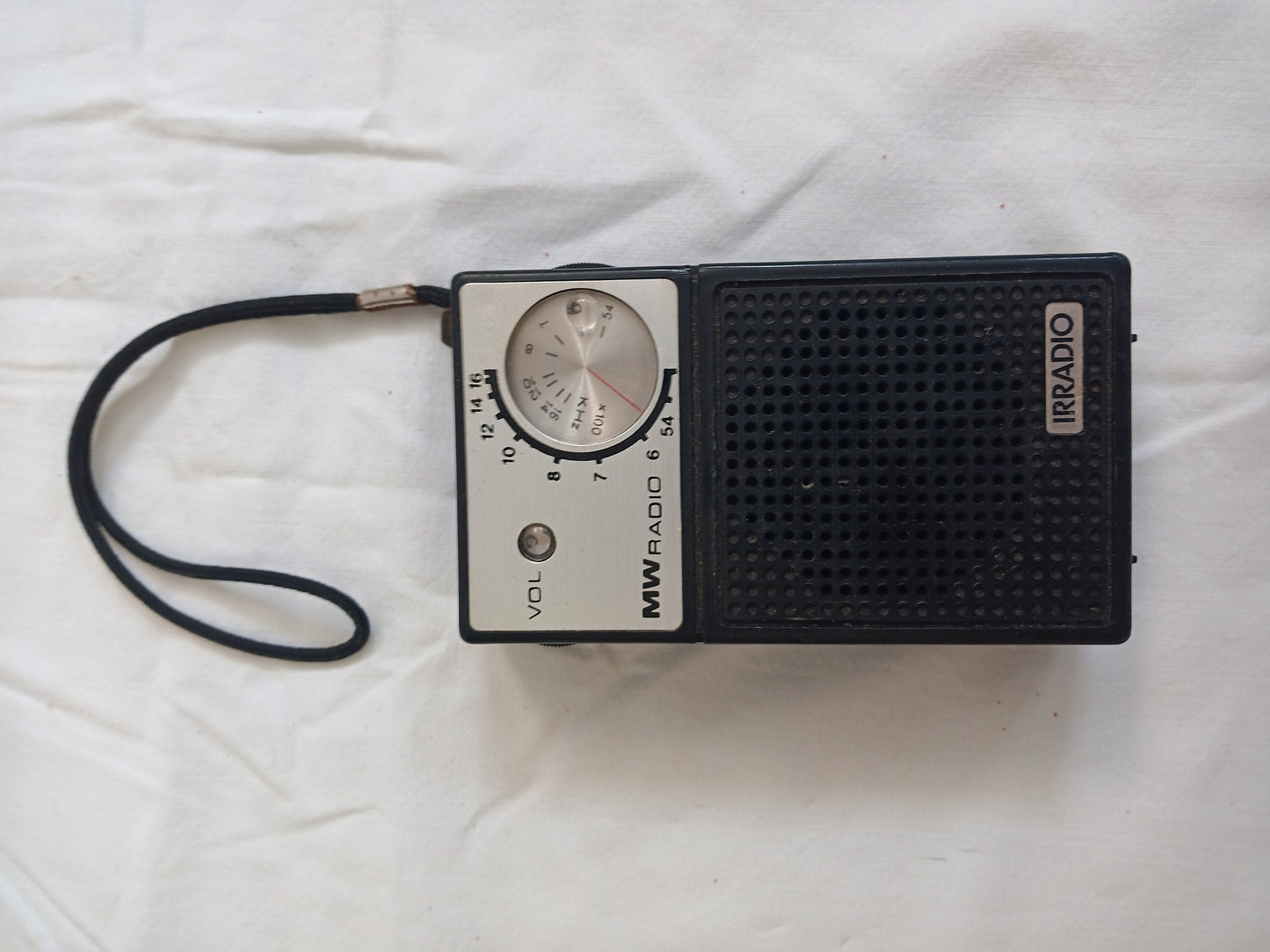 Radio Vintage Irradio Portatile: Tesoro Collezionistico in Miniatura