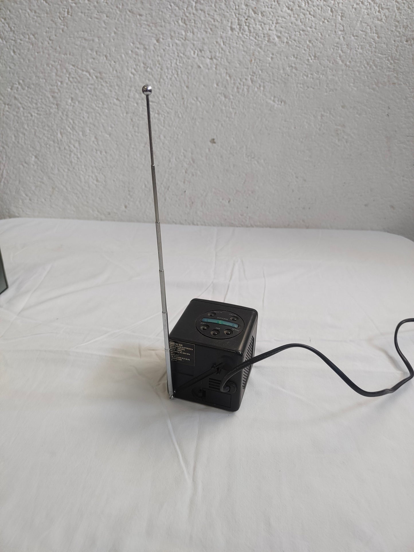 3B Cube Radio RC 848: Sveglia Radiofonica Elettronica con Stile Unico