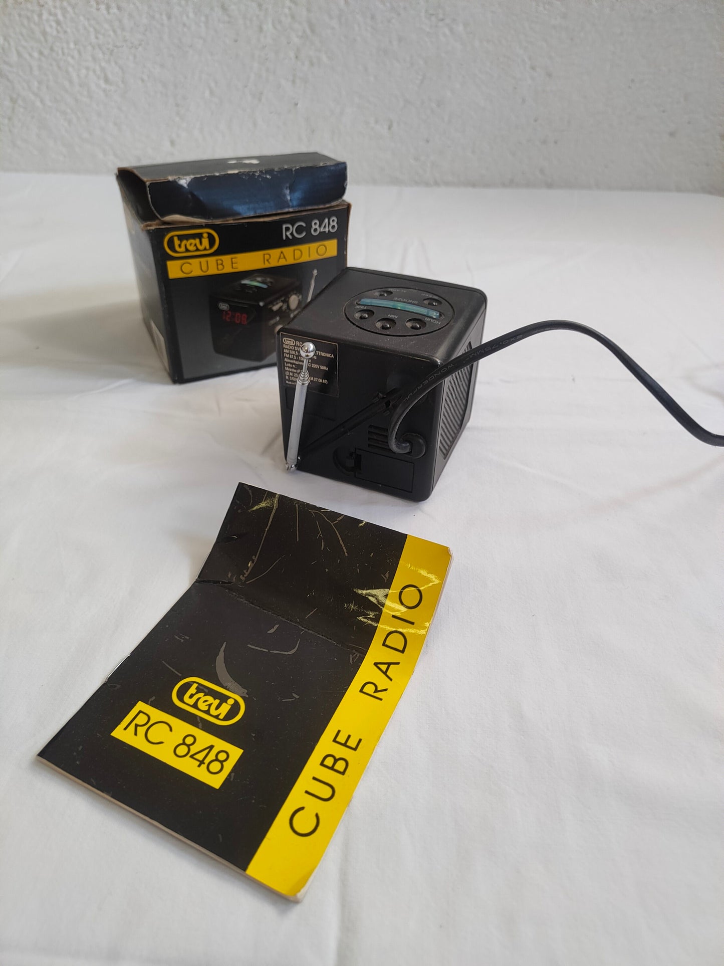 3B Cube Radio RC 848: Sveglia Radiofonica Elettronica con Stile Unico