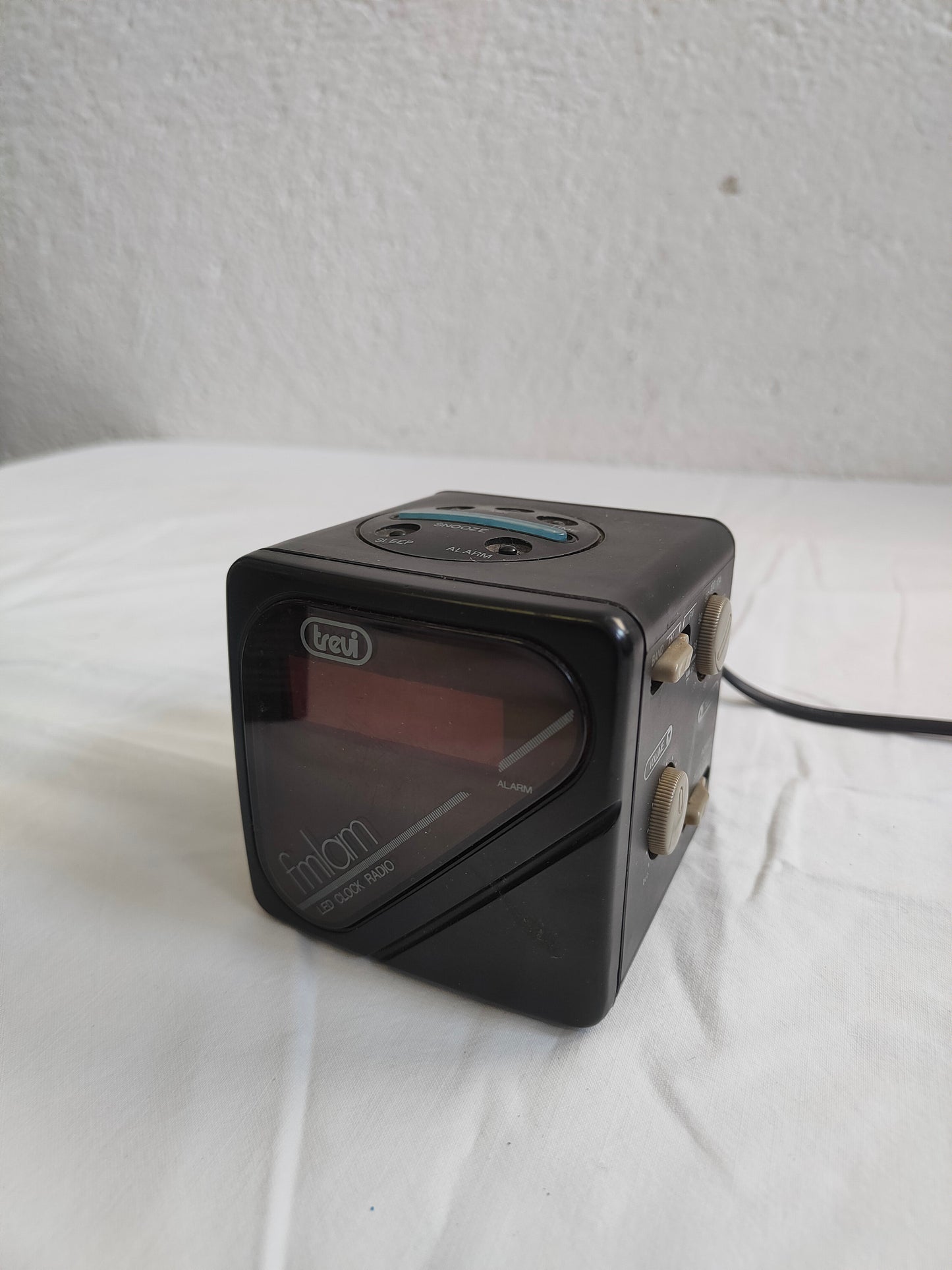 3B Cube Radio RC 848: Sveglia Radiofonica Elettronica con Stile Unico