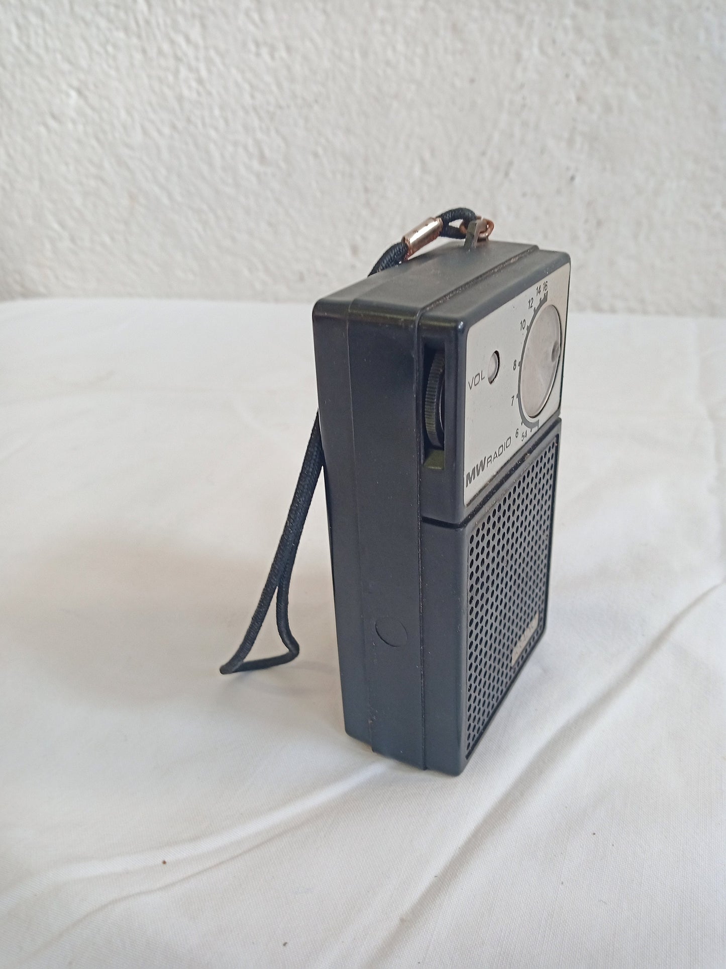 Radio Vintage Irradio Portatile: Tesoro Collezionistico in Miniatura