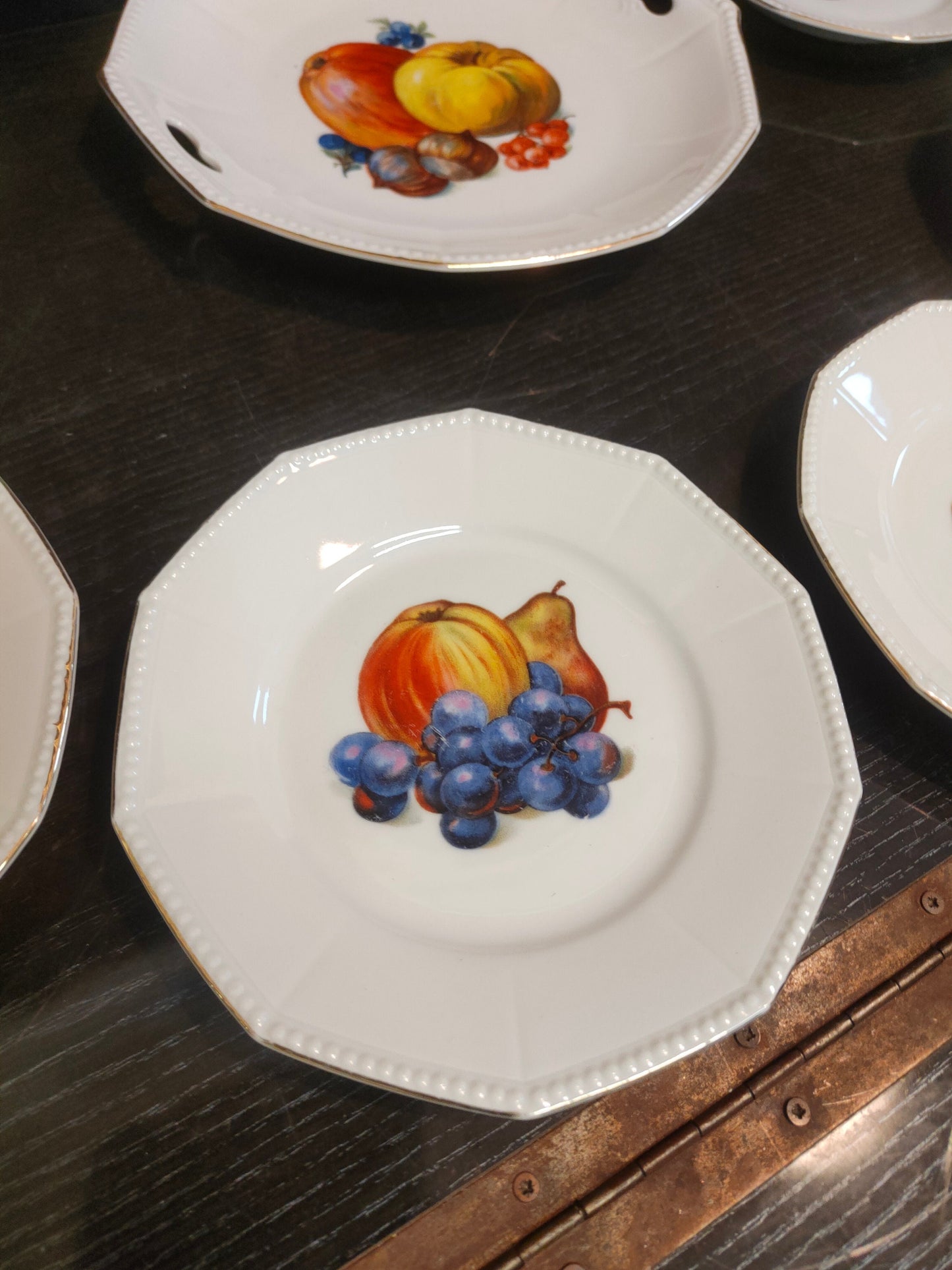 Servizio Piatti per Dolce con Decorazione Frutta - 6 Piatti + 1 Piatto Vassoio Grande