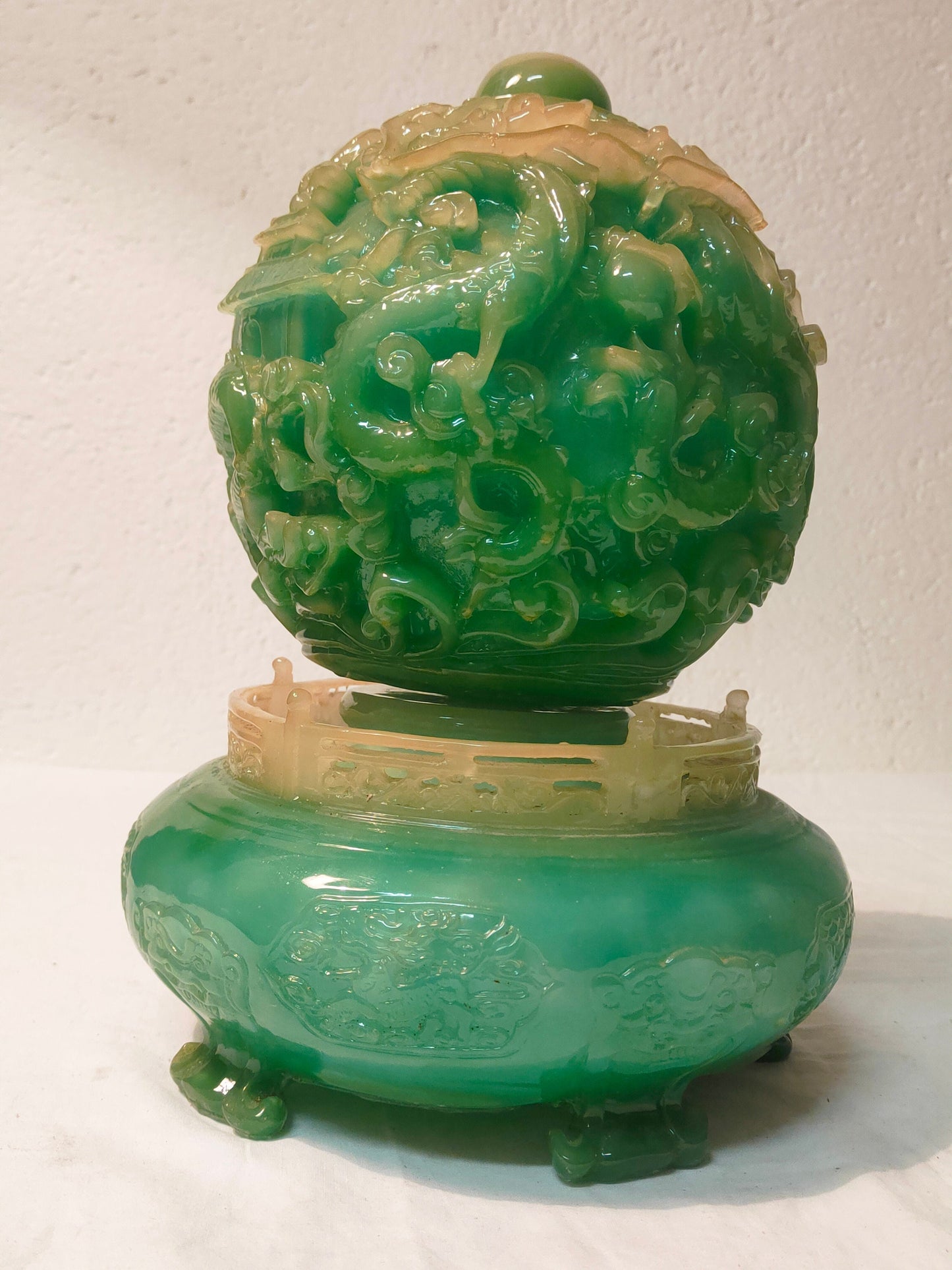 Statua Feng Shui Vintage Verde con Draghi: Arte in Resina per Arredamento e Regali d'Affari