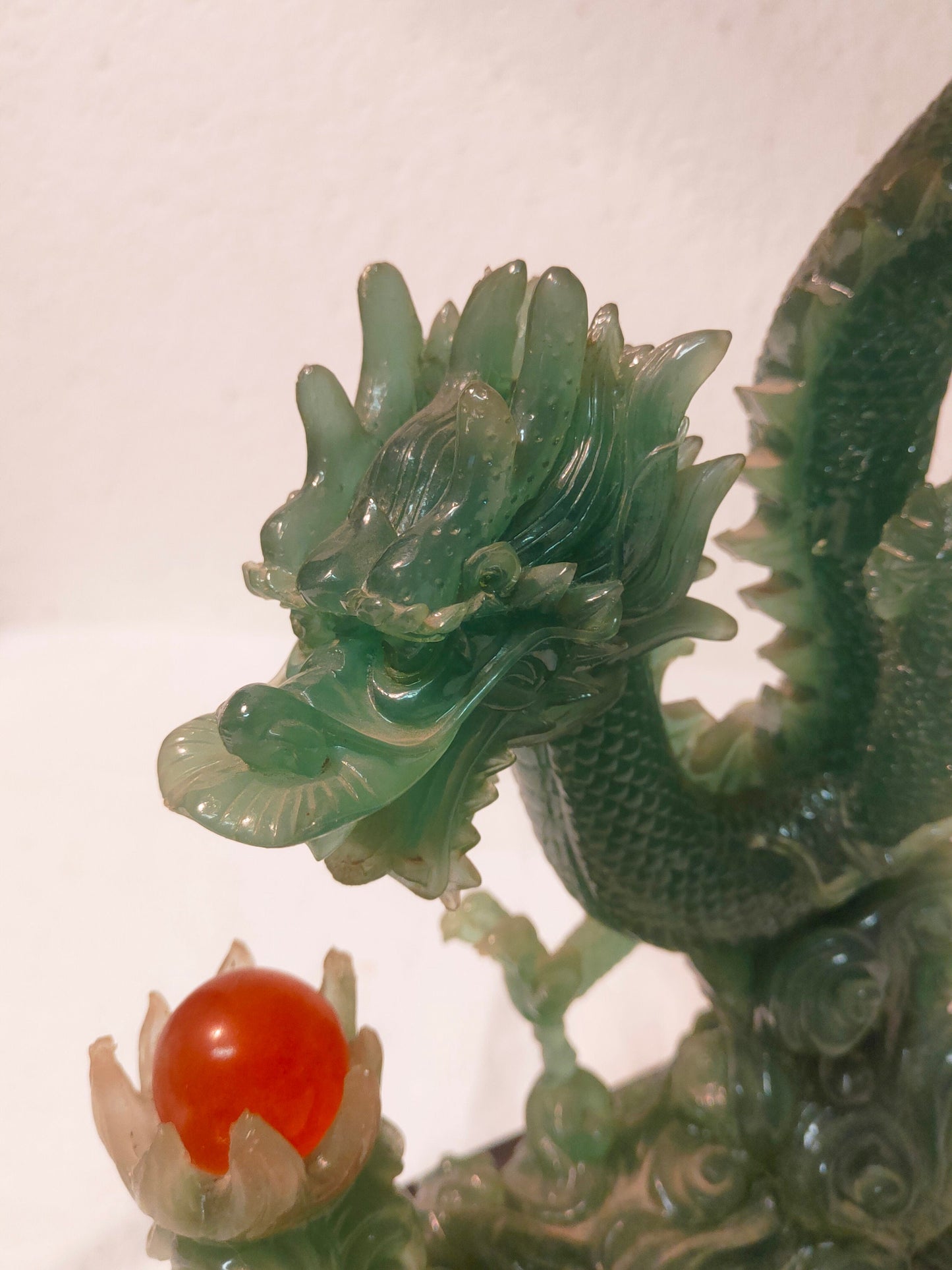 Statua Feng Shui del Drago Verde Vintage: Maestosità e Protezione in Ogni Spazio