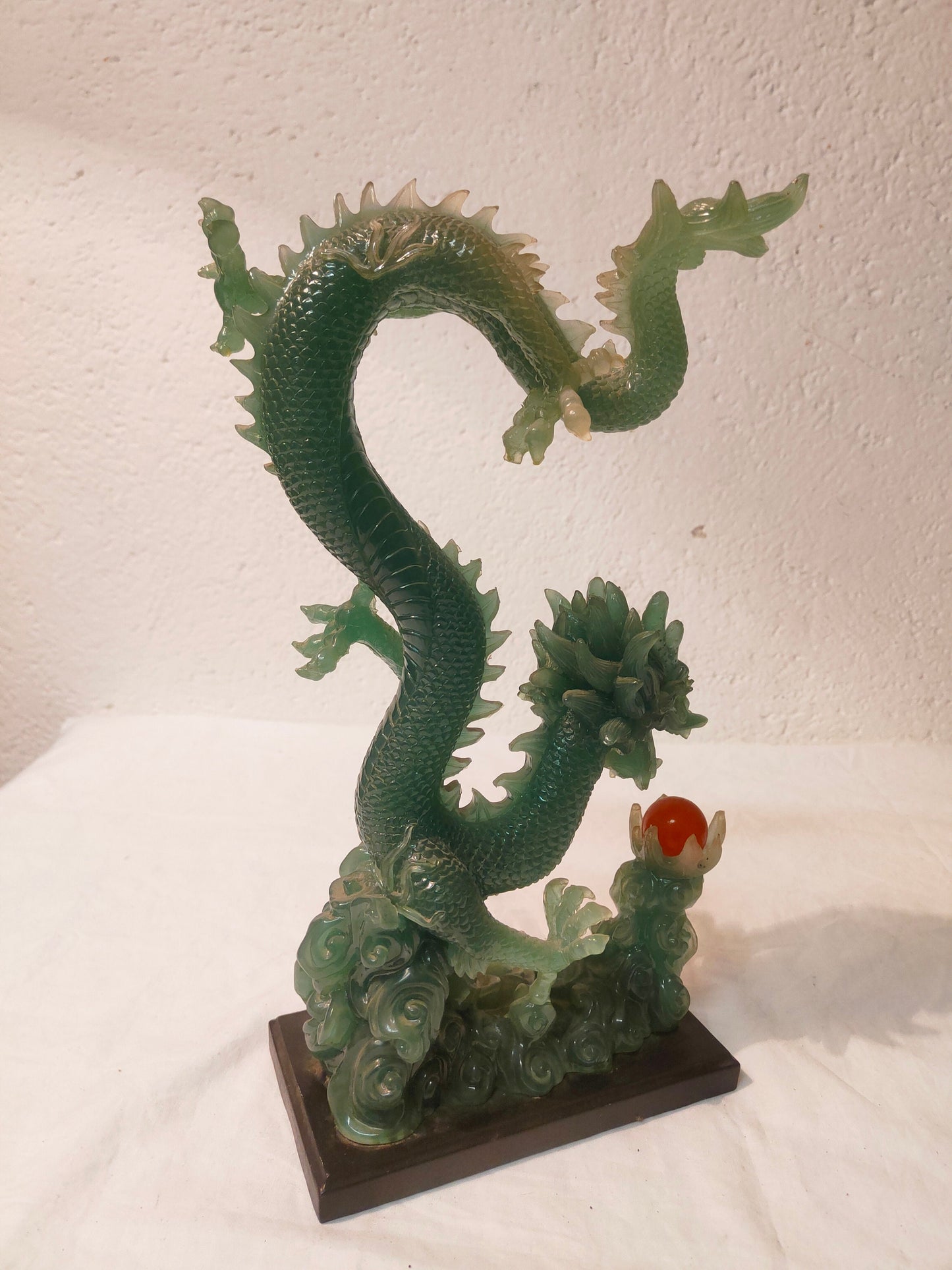 Statua Feng Shui del Drago Verde Vintage: Maestosità e Protezione in Ogni Spazio