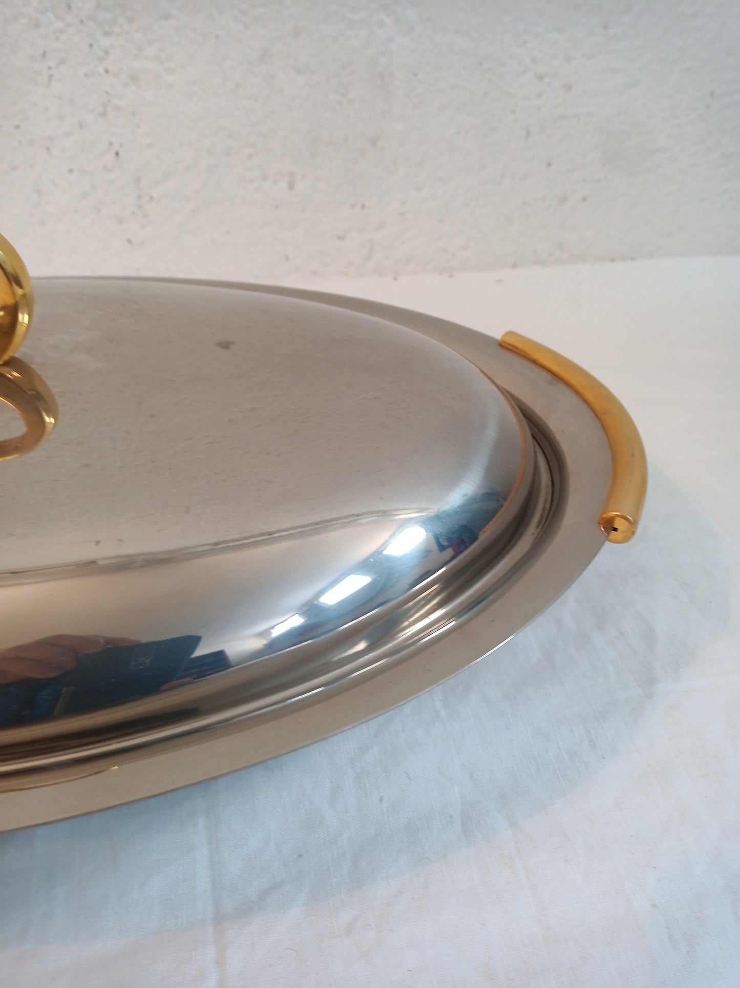 Zuppiera Ovale in Acciaio Inox 18/9 - Eleganza Italiana per Ogni Occasione
