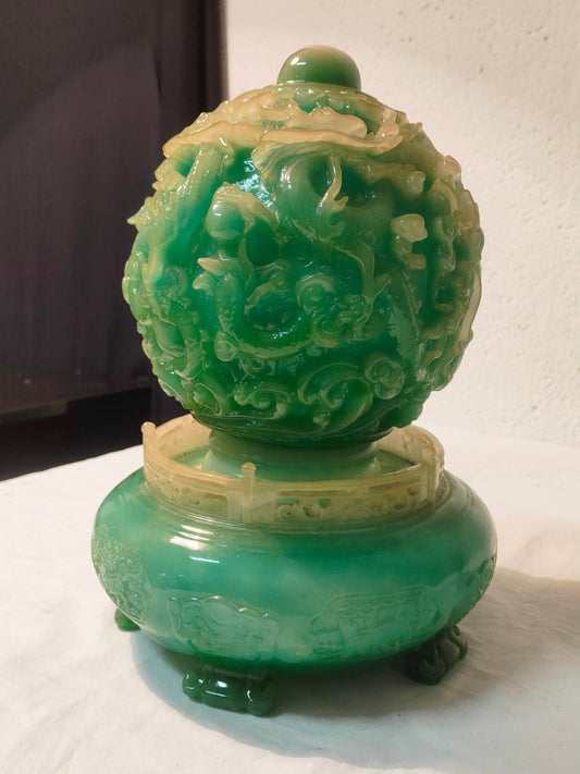 Statua Feng Shui Vintage Verde con Draghi: Arte in Resina per Arredamento e Regali d'Affari