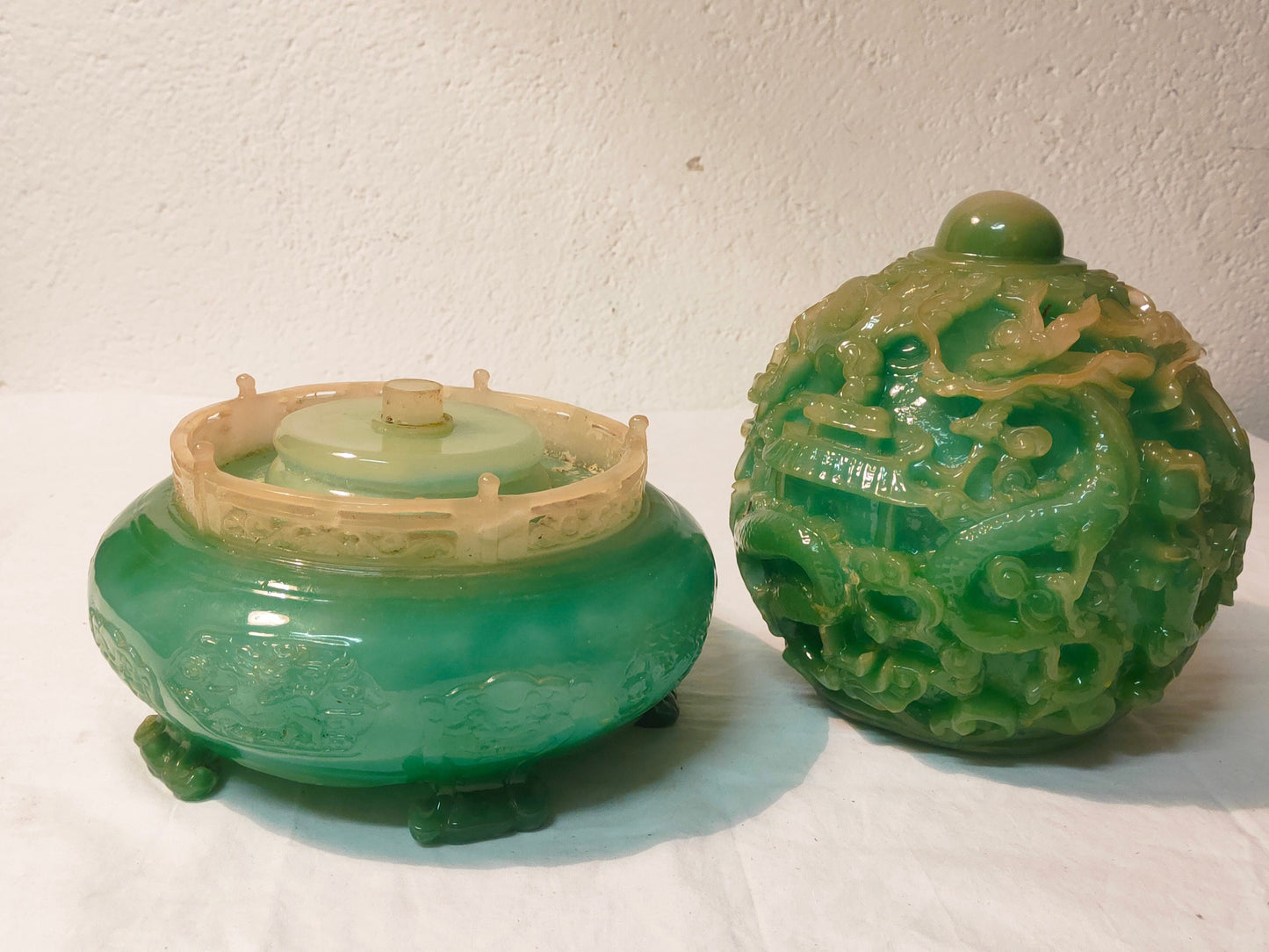 Statua Feng Shui Vintage Verde con Draghi: Arte in Resina per Arredamento e Regali d'Affari