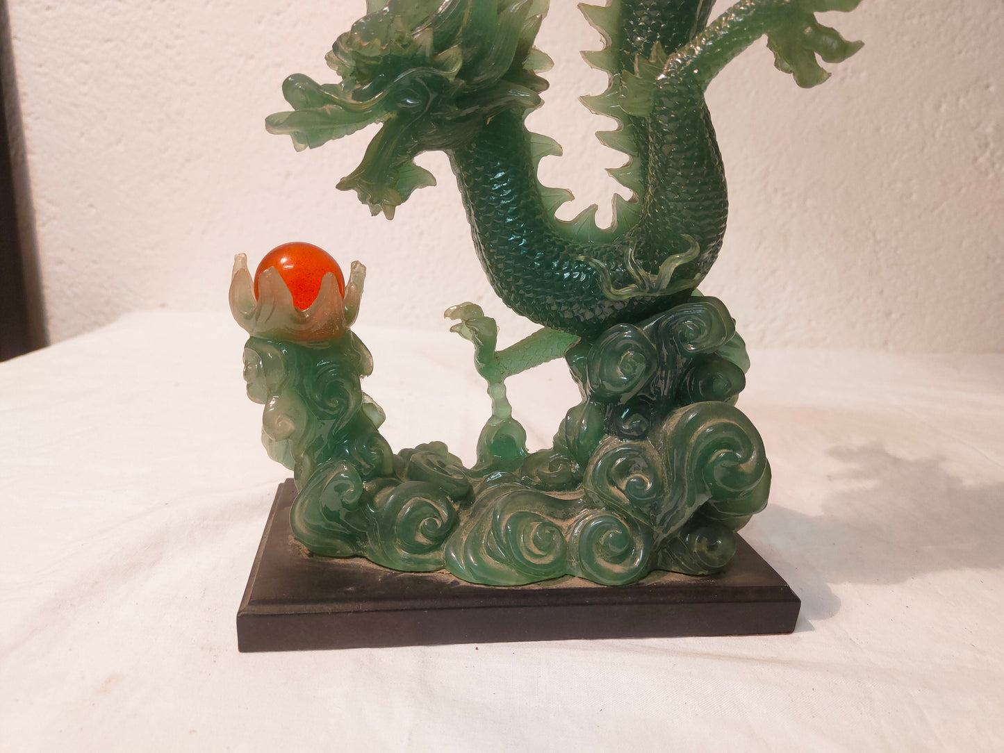 Statua Feng Shui del Drago Verde Vintage: Maestosità e Protezione in Ogni Spazio